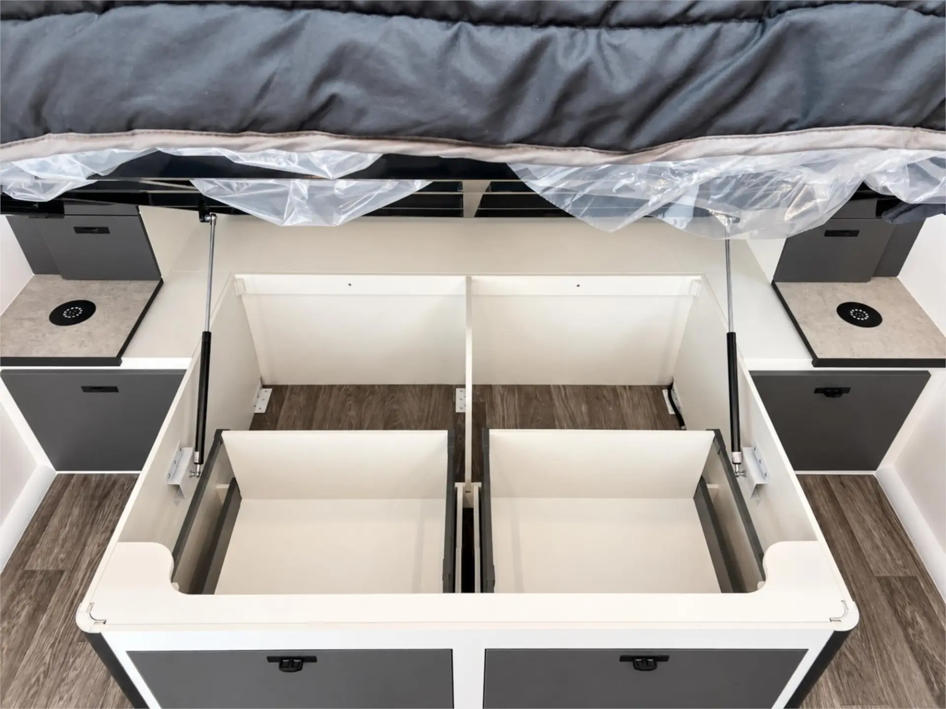 https://media-caravea.syd1.digitaloceanspaces.com/caravans/95EIC20748/exterior-10.webp