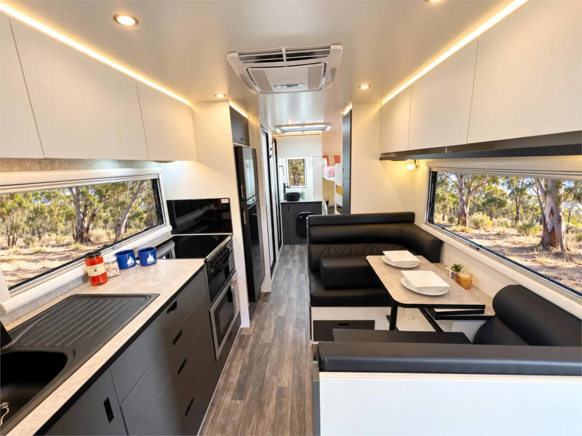 https://media-caravea.syd1.digitaloceanspaces.com/caravans/95EIC20748/exterior-4.webp