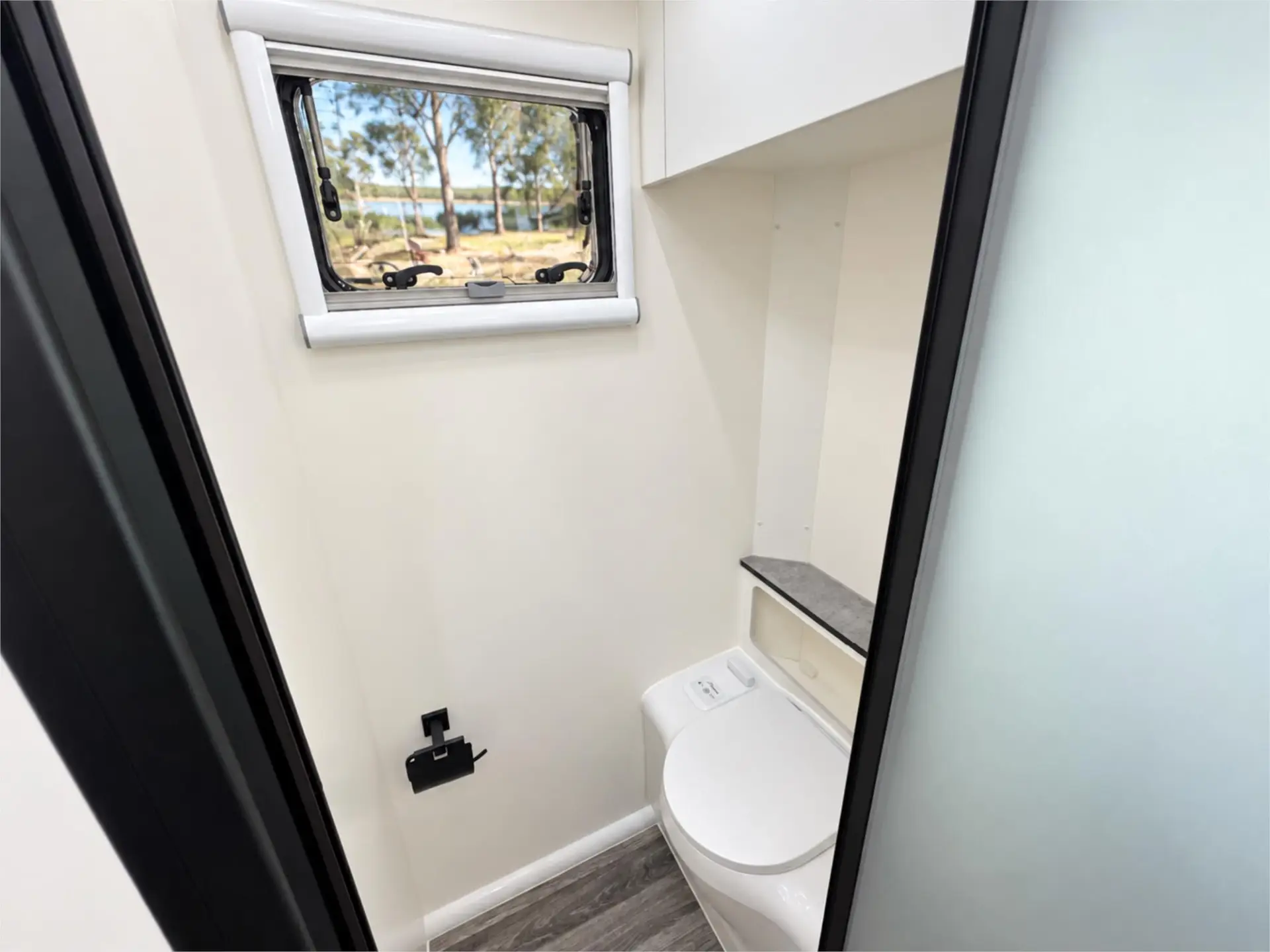 https://media-caravea.syd1.digitaloceanspaces.com/caravans/95EIC20748/exterior-5.webp