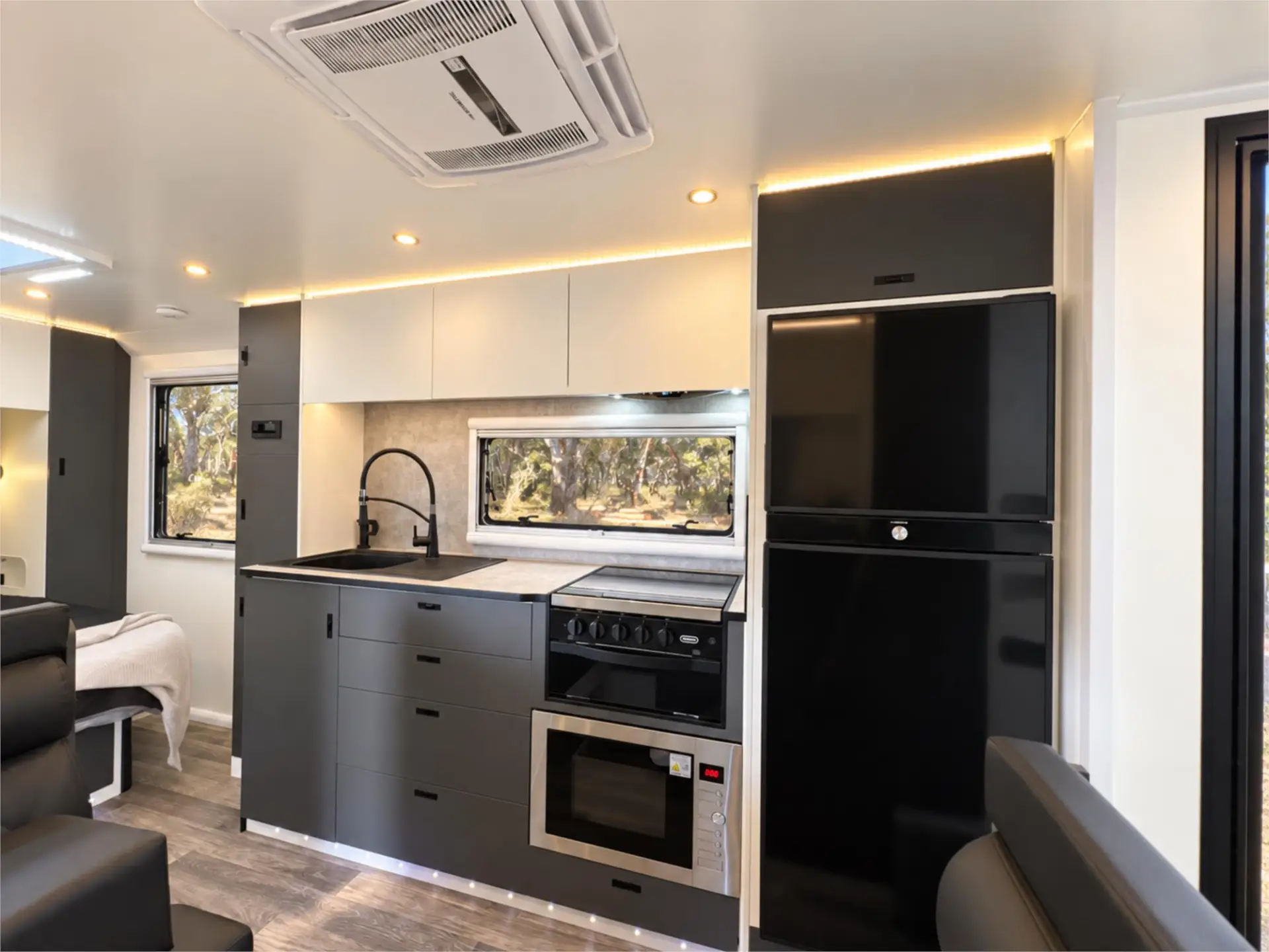 https://media-caravea.syd1.digitaloceanspaces.com/caravans/95EIC20748/exterior-8.webp