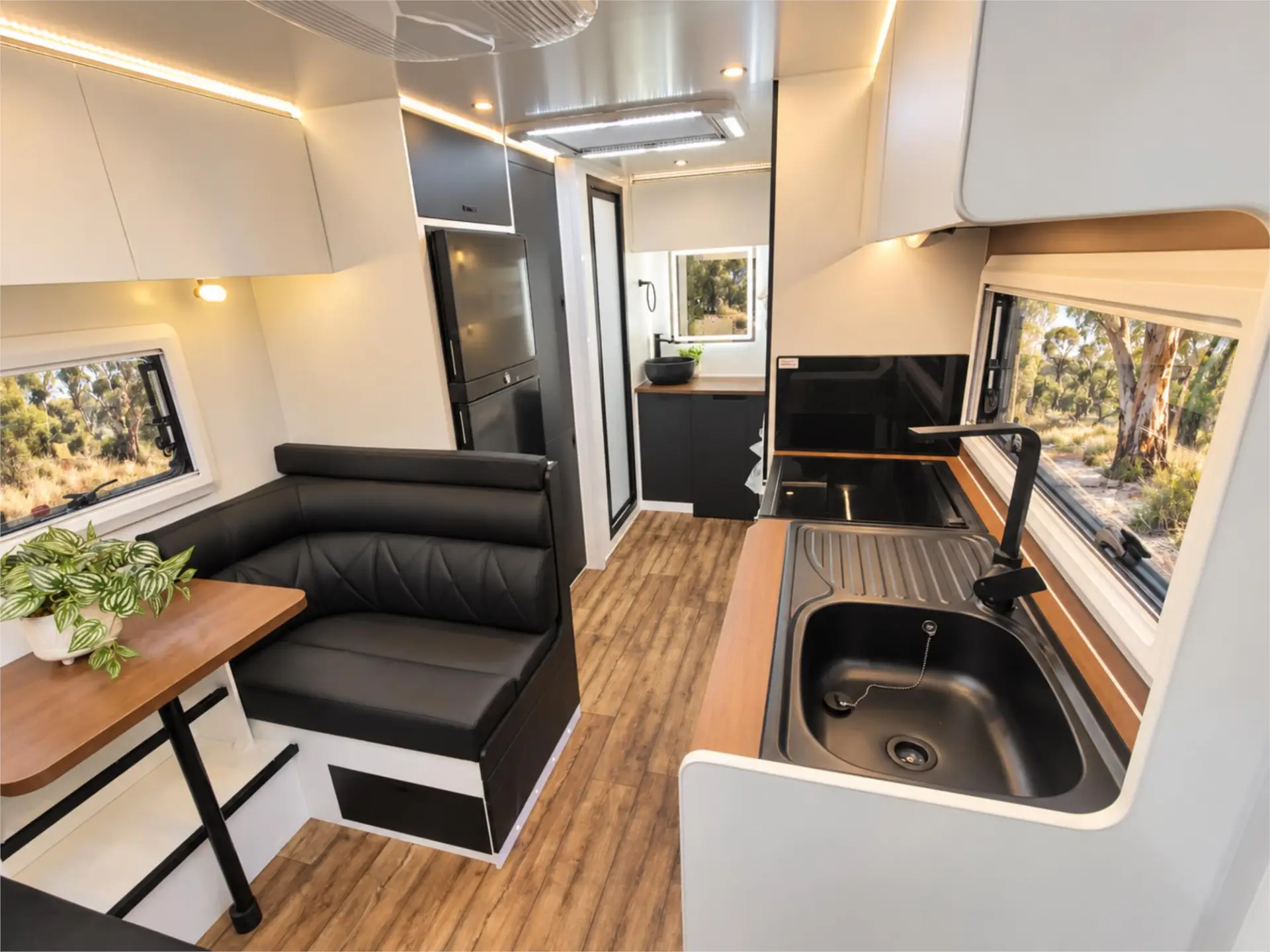 https://media-caravea.syd1.digitaloceanspaces.com/caravans/95EIC20749/exterior-10.webp