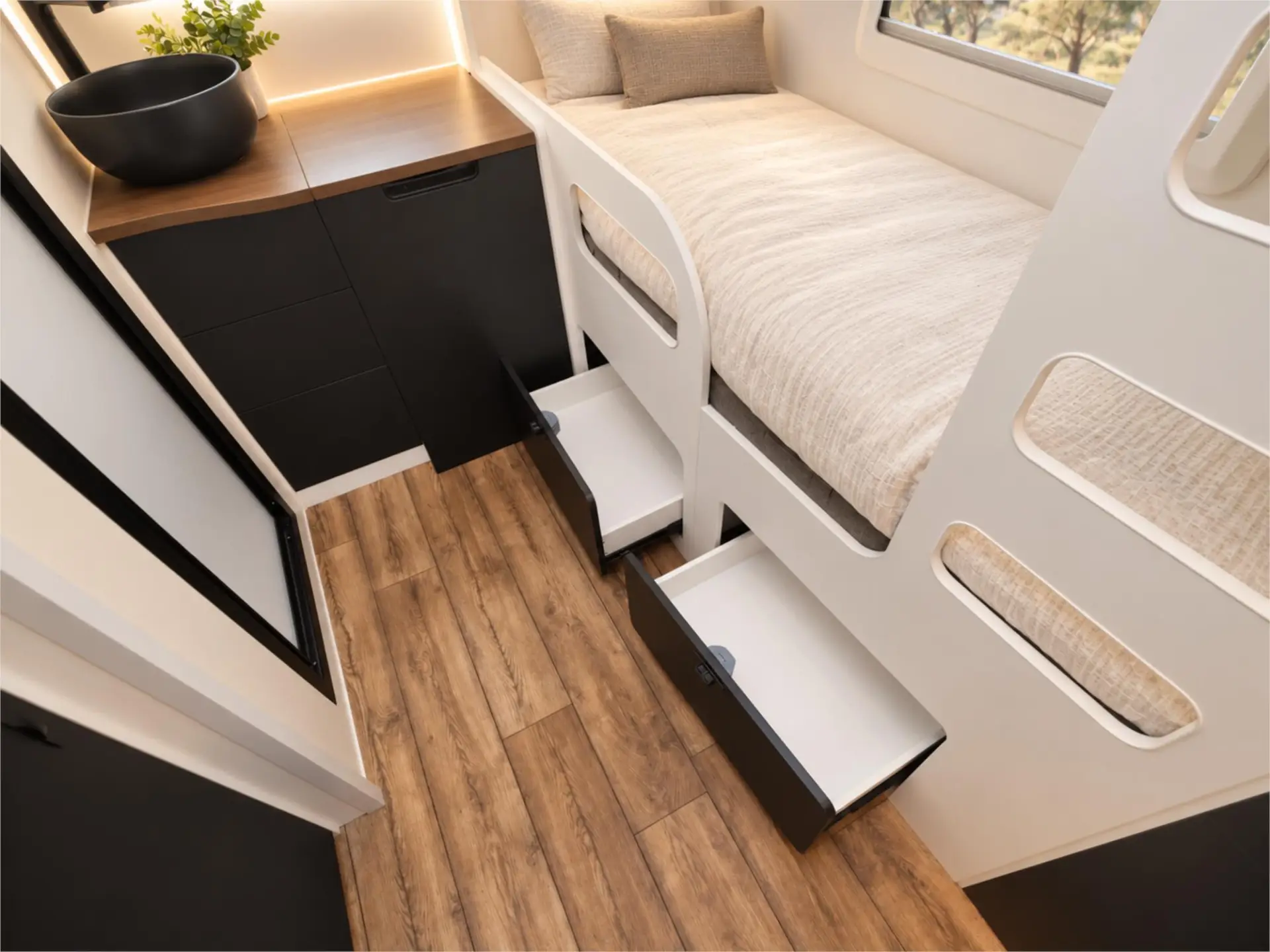 https://media-caravea.syd1.digitaloceanspaces.com/caravans/95EIC20749/exterior-7.webp