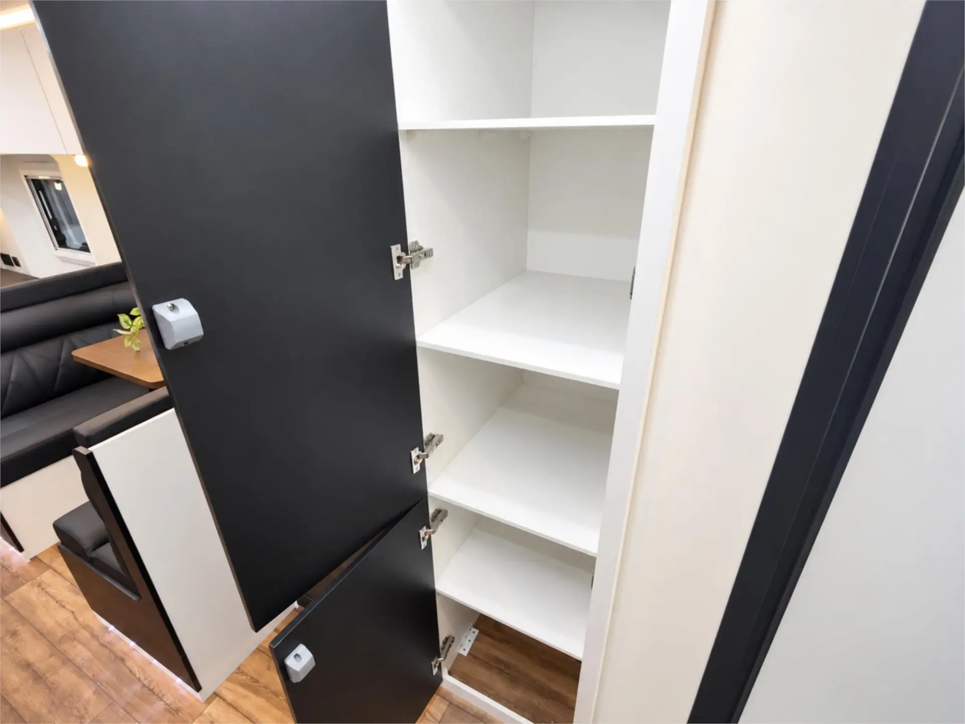 https://media-caravea.syd1.digitaloceanspaces.com/caravans/95EIC20749/exterior-8.webp