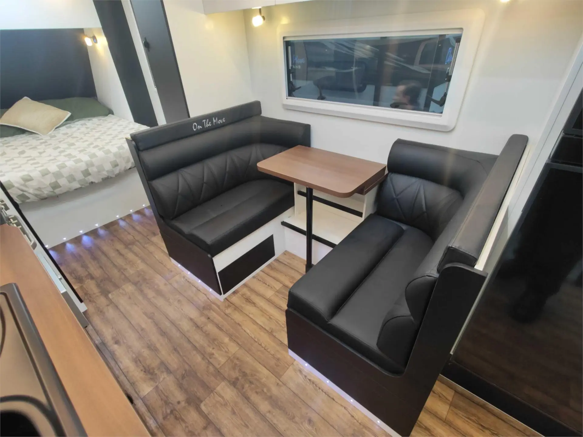 https://media-caravea.syd1.digitaloceanspaces.com/caravans/95EIC20819/exterior-10.webp