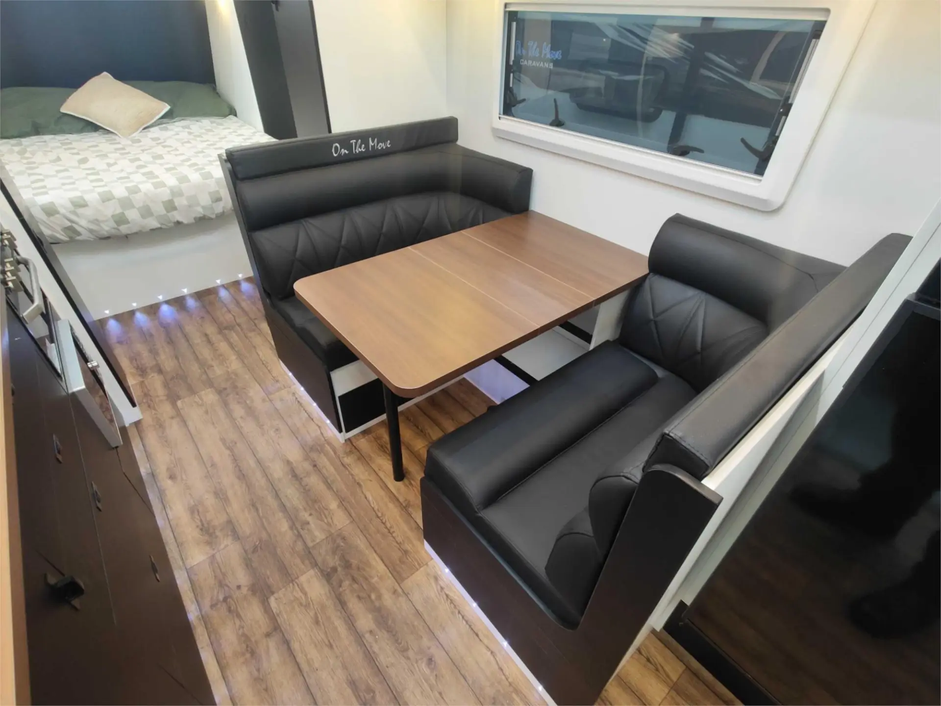 https://media-caravea.syd1.digitaloceanspaces.com/caravans/95EIC20819/exterior-12.webp