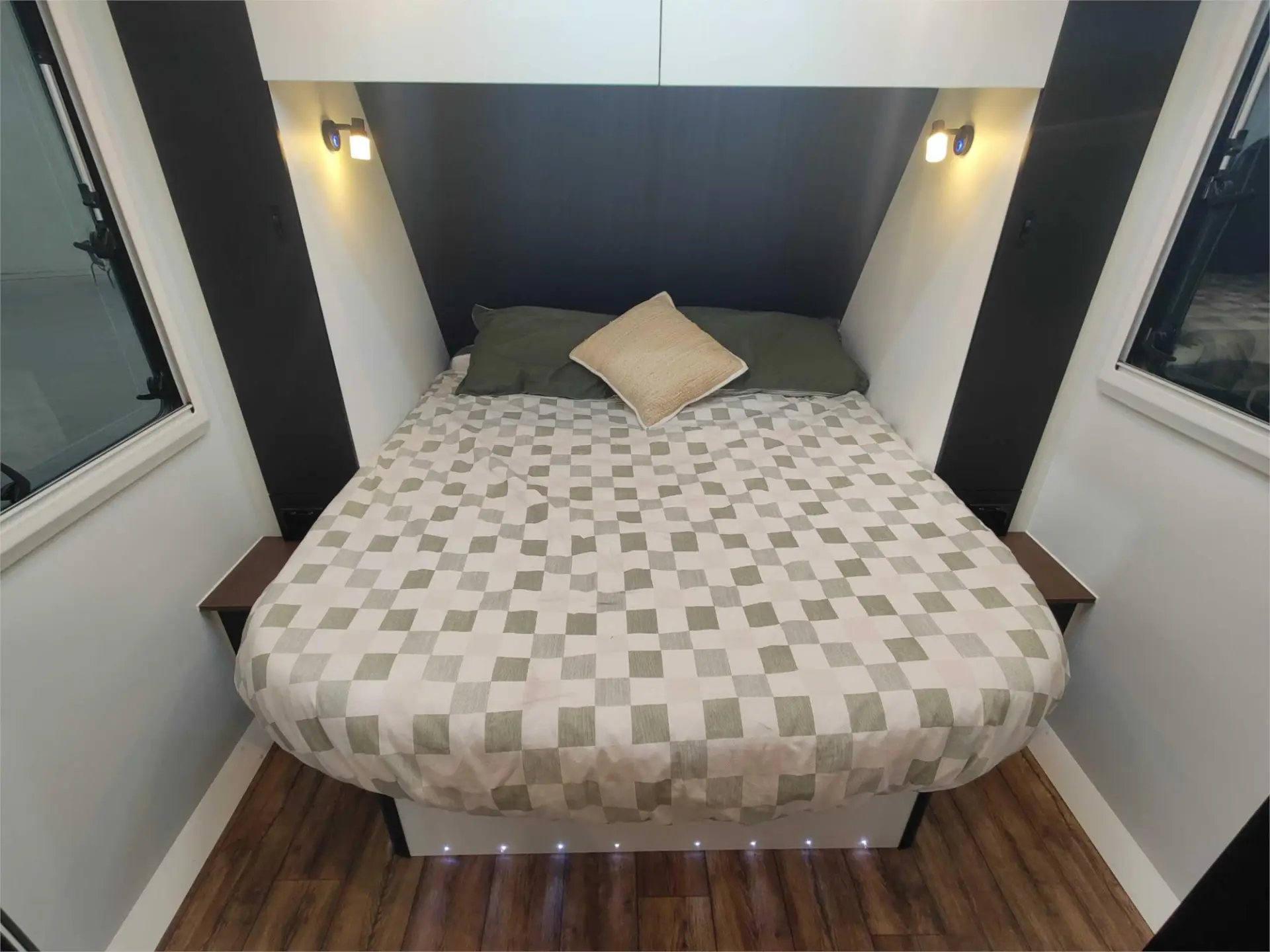 https://media-caravea.syd1.digitaloceanspaces.com/caravans/95EIC20819/exterior-15.webp