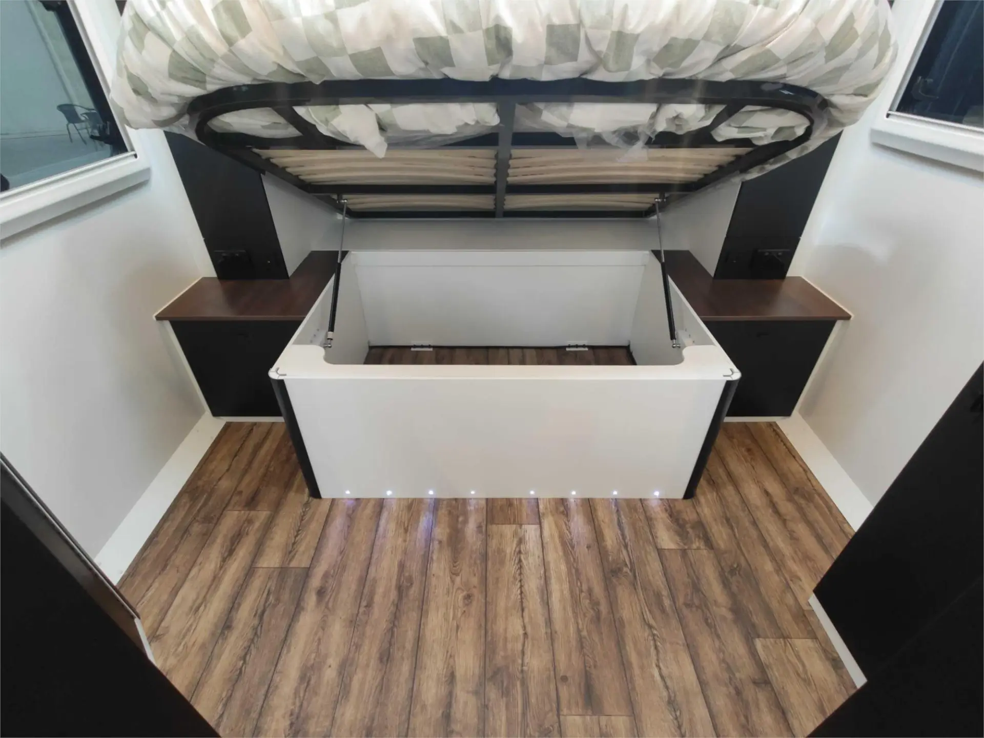 https://media-caravea.syd1.digitaloceanspaces.com/caravans/95EIC20819/exterior-18.webp