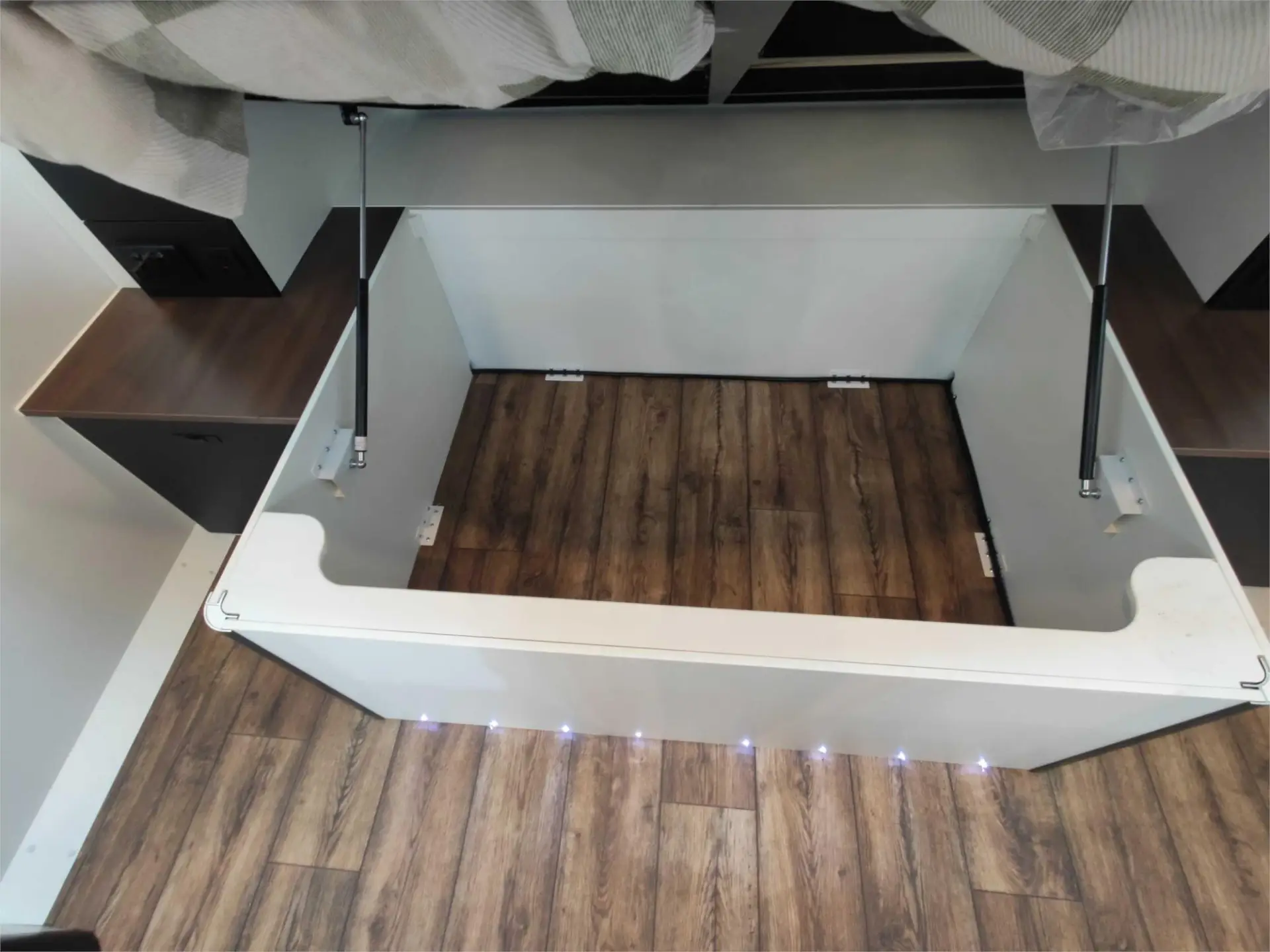 https://media-caravea.syd1.digitaloceanspaces.com/caravans/95EIC20819/exterior-19.webp