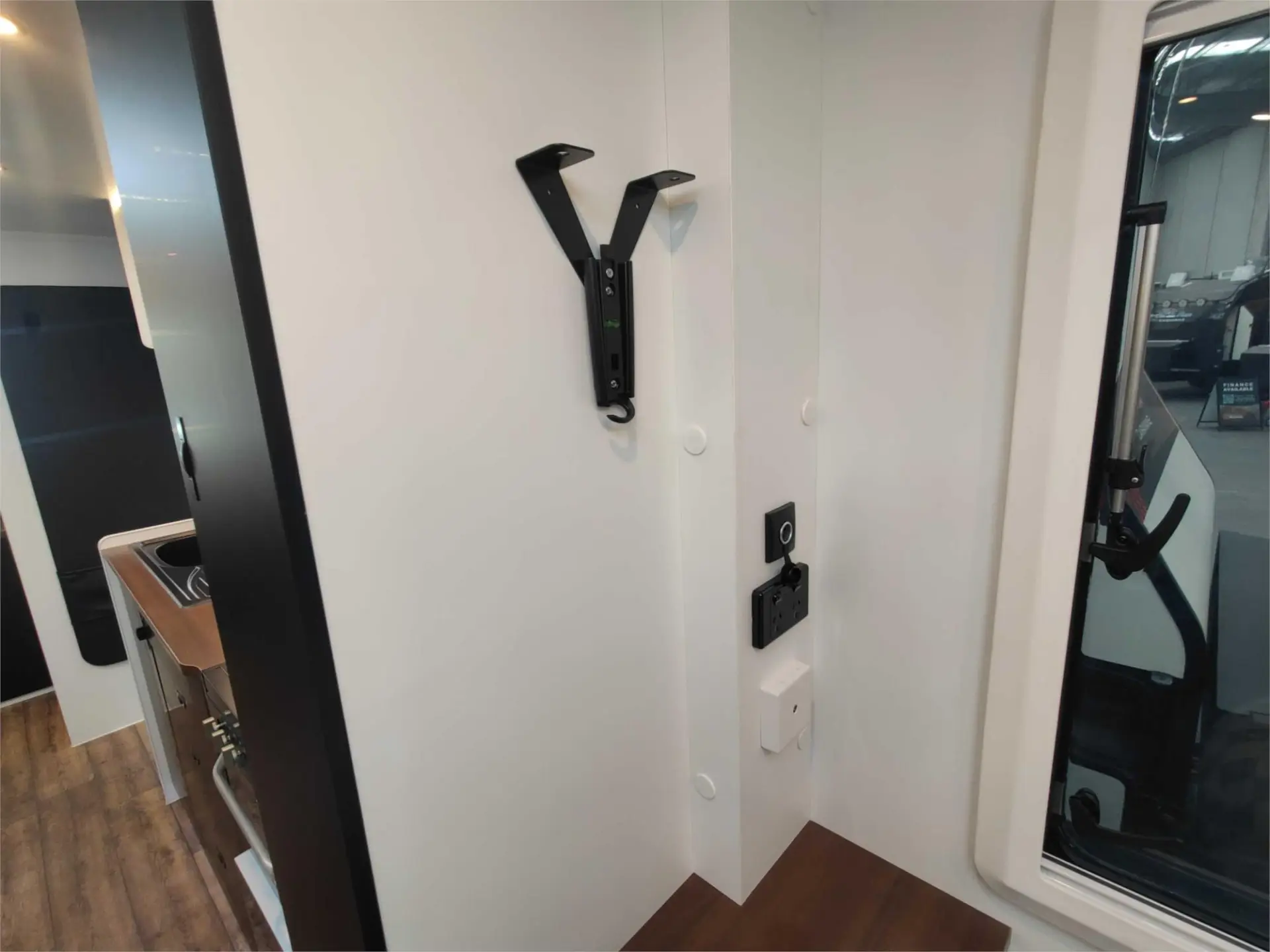https://media-caravea.syd1.digitaloceanspaces.com/caravans/95EIC20819/exterior-20.webp