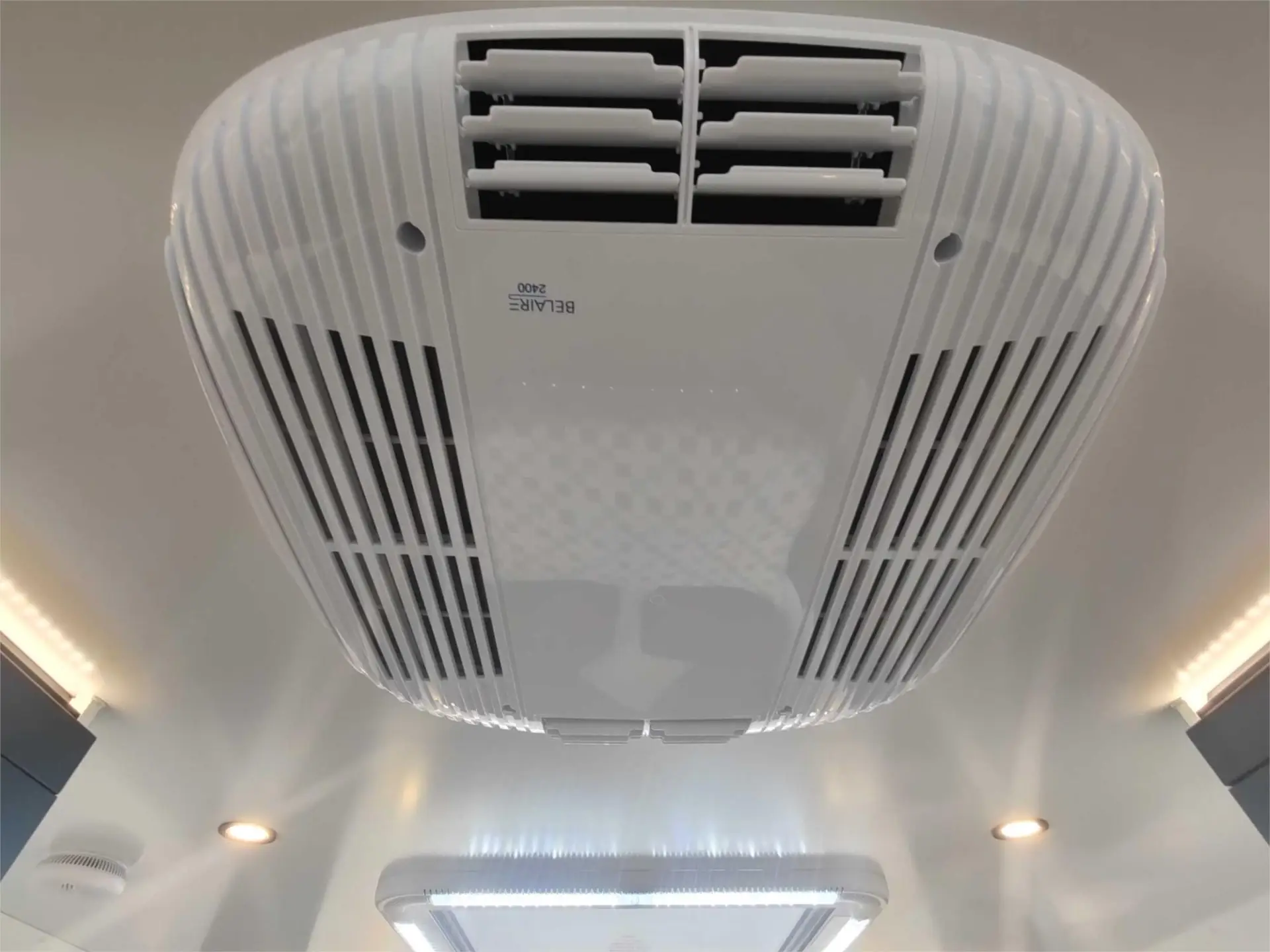 https://media-caravea.syd1.digitaloceanspaces.com/caravans/95EIC20819/exterior-21.webp