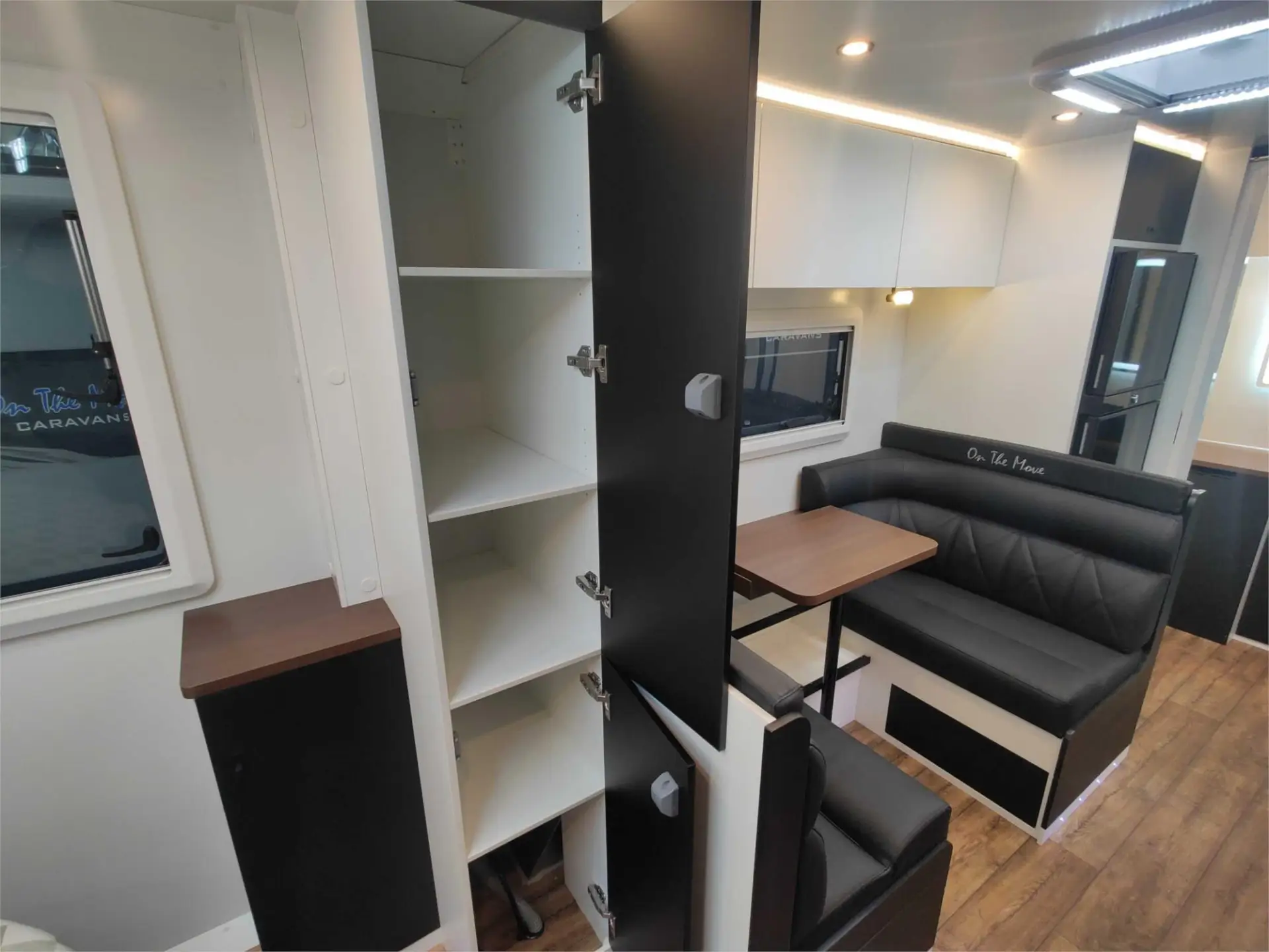 https://media-caravea.syd1.digitaloceanspaces.com/caravans/95EIC20819/exterior-24.webp