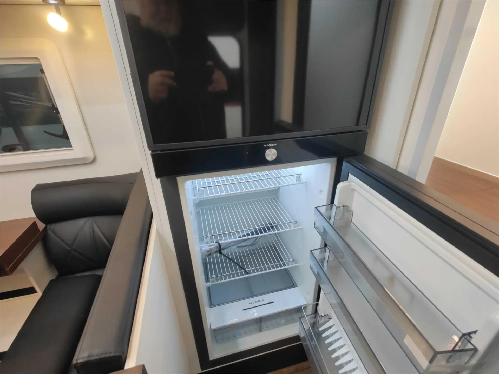https://media-caravea.syd1.digitaloceanspaces.com/caravans/95EIC20819/exterior-26.webp