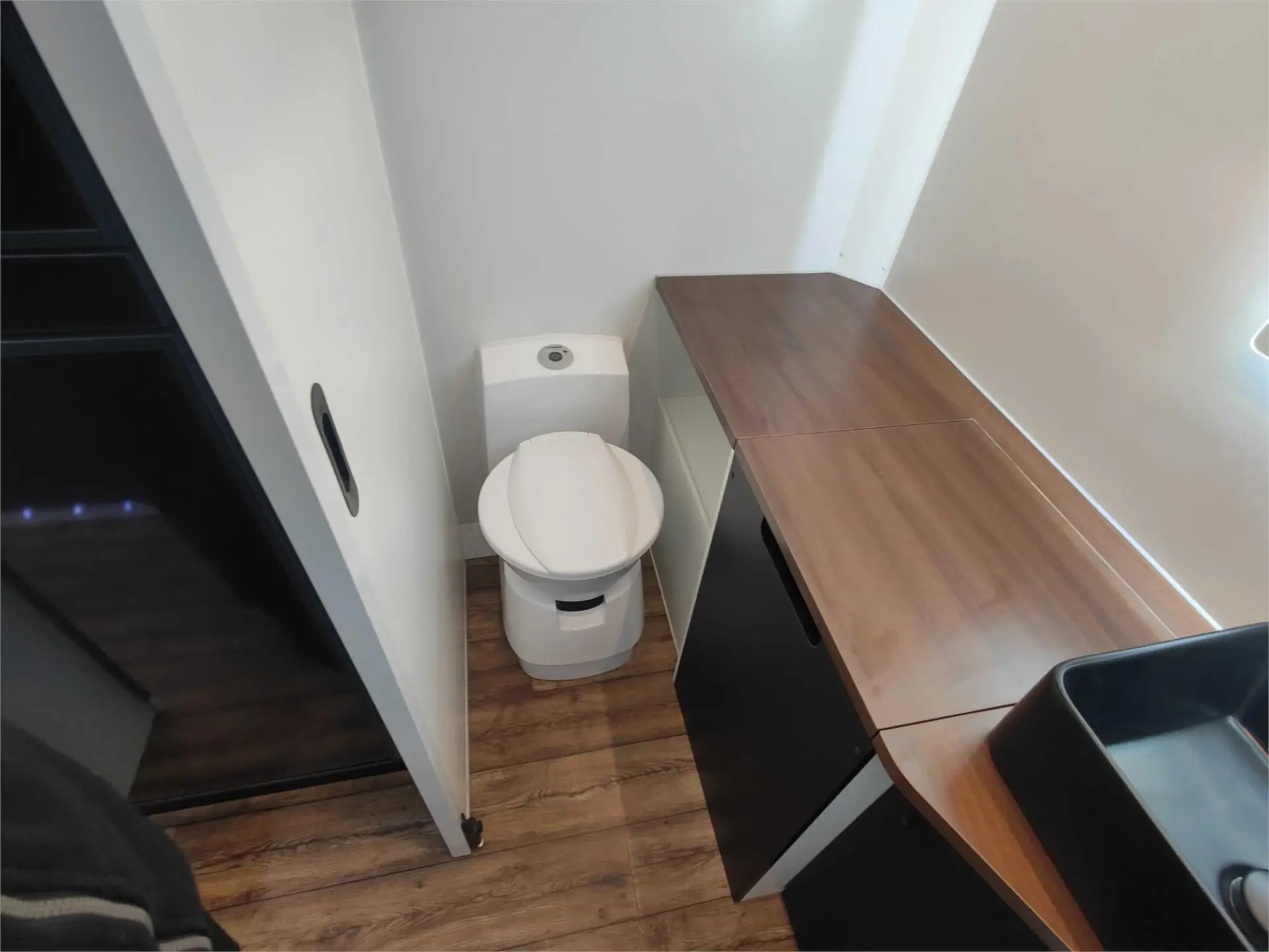 https://media-caravea.syd1.digitaloceanspaces.com/caravans/95EIC20819/exterior-28.webp