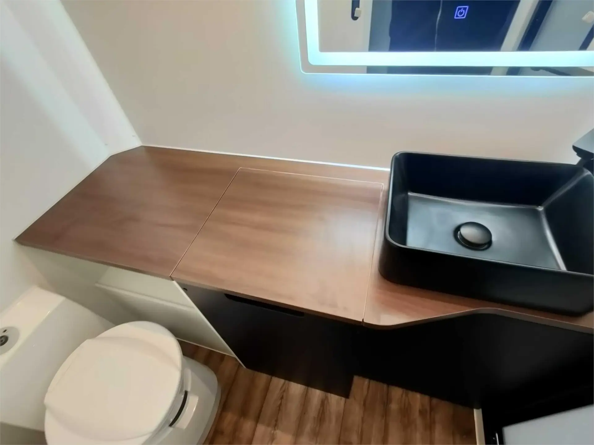 https://media-caravea.syd1.digitaloceanspaces.com/caravans/95EIC20819/exterior-30.webp
