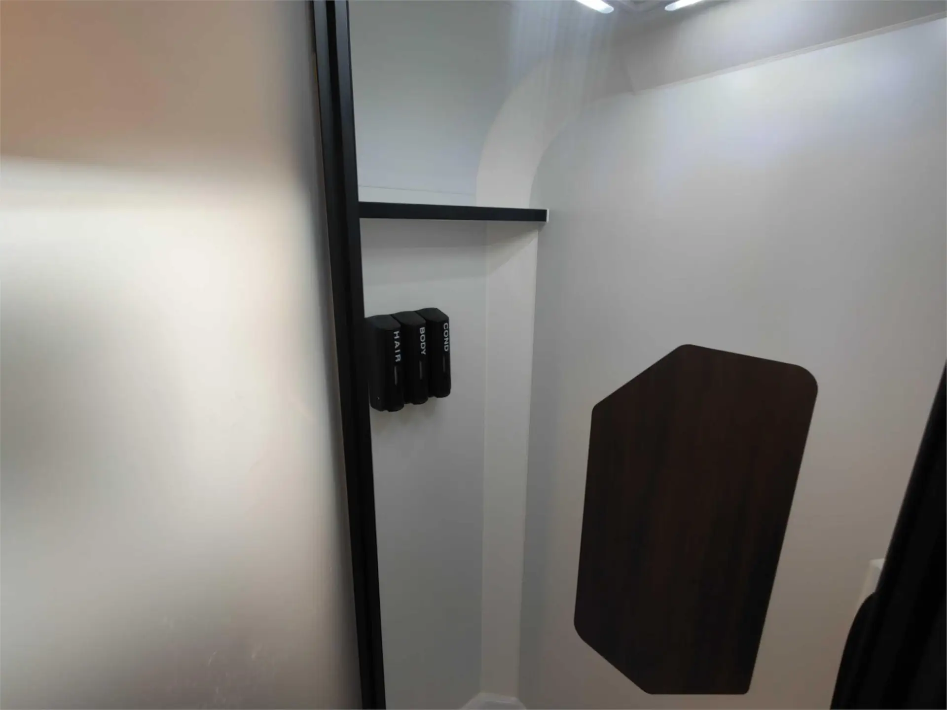 https://media-caravea.syd1.digitaloceanspaces.com/caravans/95EIC20819/exterior-31.webp