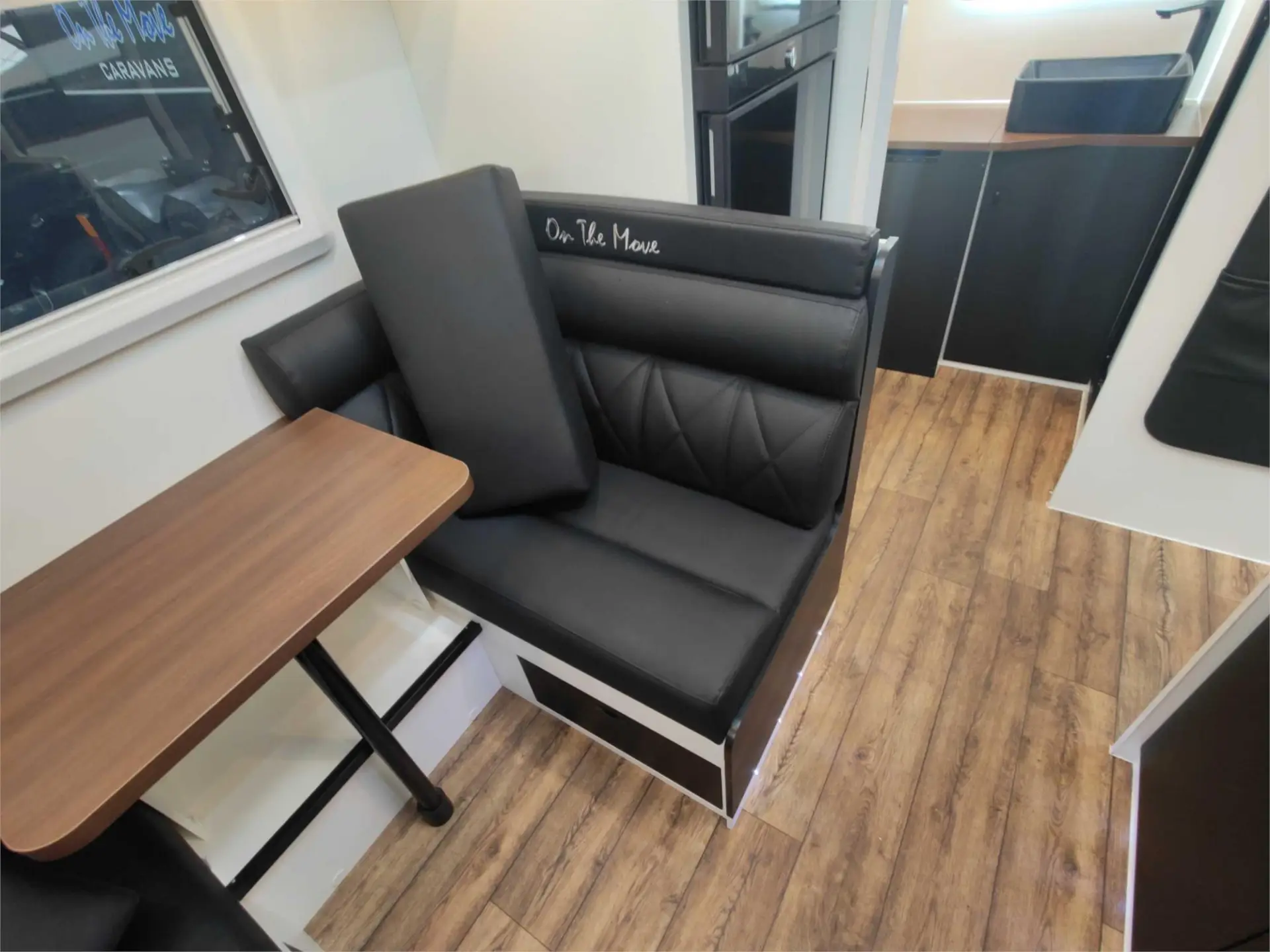 https://media-caravea.syd1.digitaloceanspaces.com/caravans/95EIC20819/exterior-36.webp