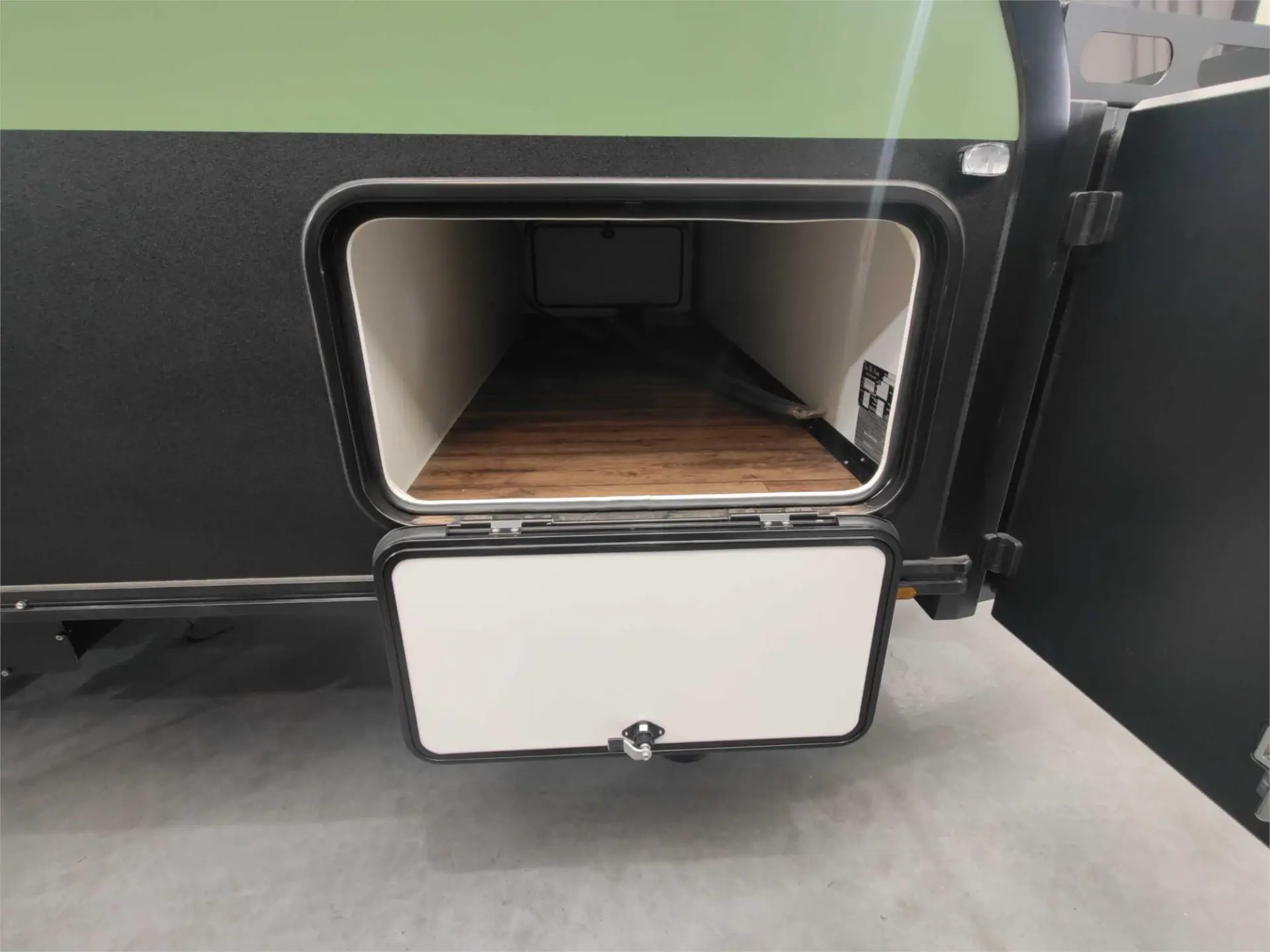 https://media-caravea.syd1.digitaloceanspaces.com/caravans/95EIC20819/exterior-39.webp