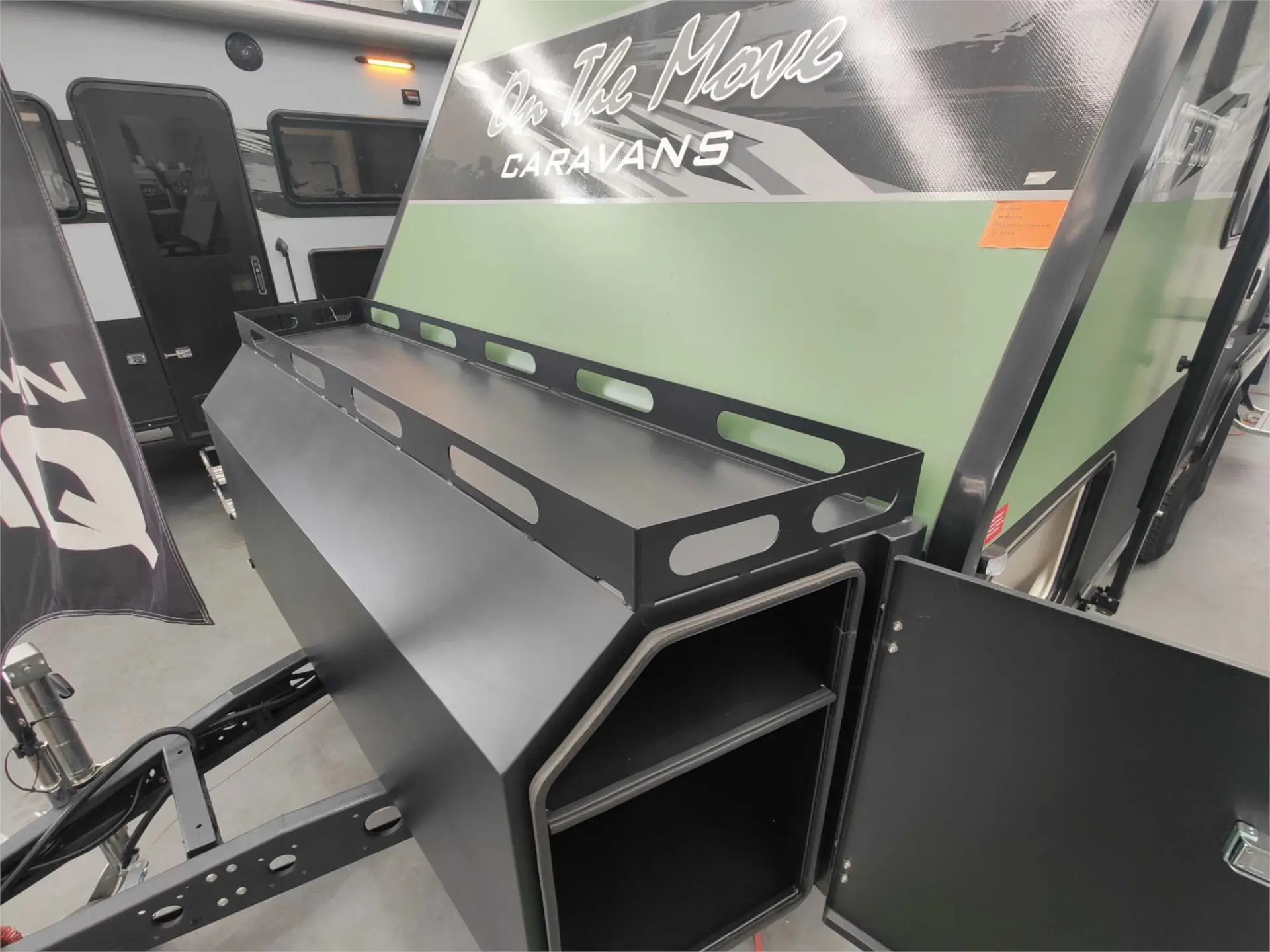 https://media-caravea.syd1.digitaloceanspaces.com/caravans/95EIC20819/exterior-5.webp