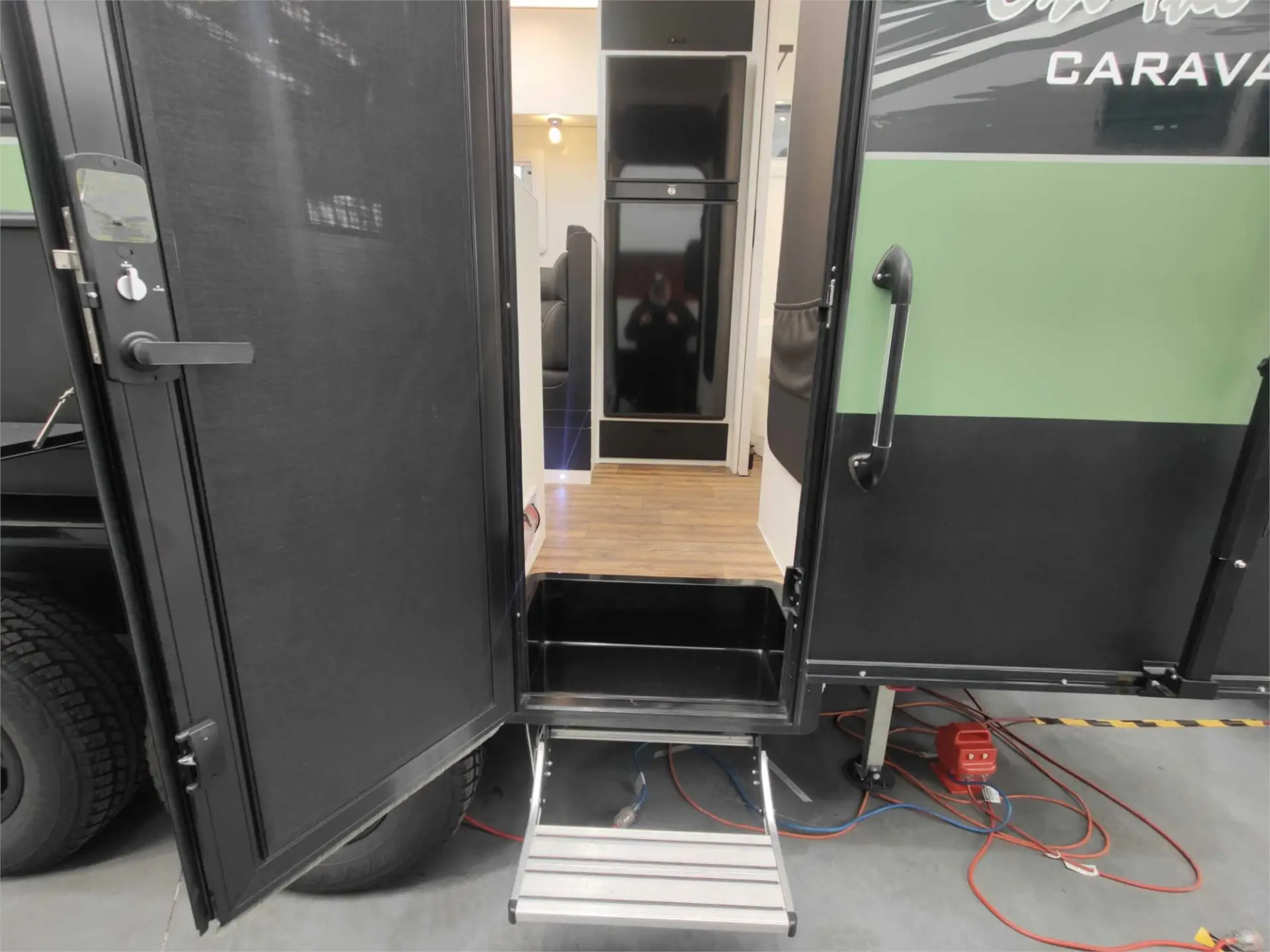 https://media-caravea.syd1.digitaloceanspaces.com/caravans/95EIC20819/exterior-6.webp