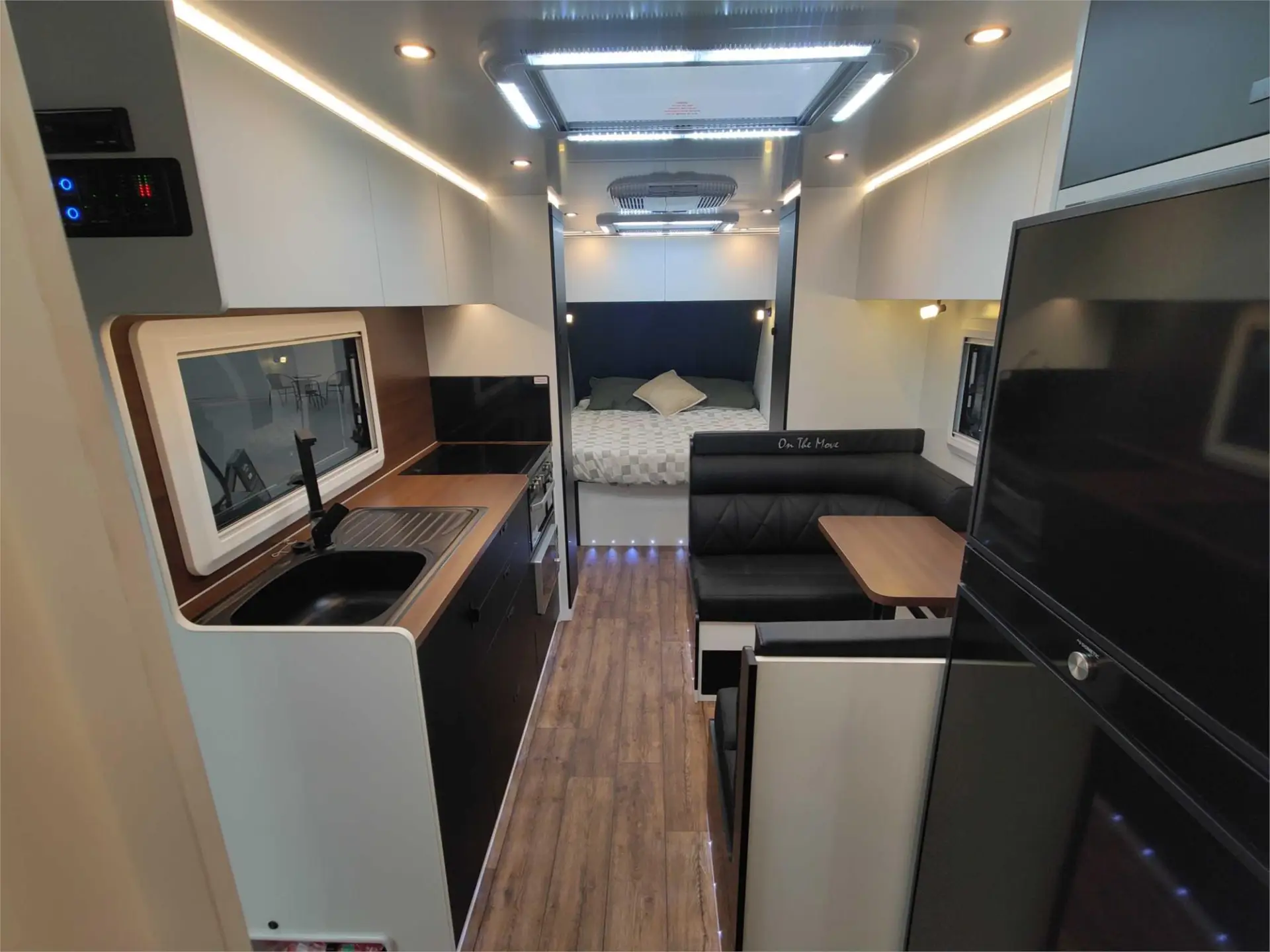 https://media-caravea.syd1.digitaloceanspaces.com/caravans/95EIC20819/exterior-7.webp