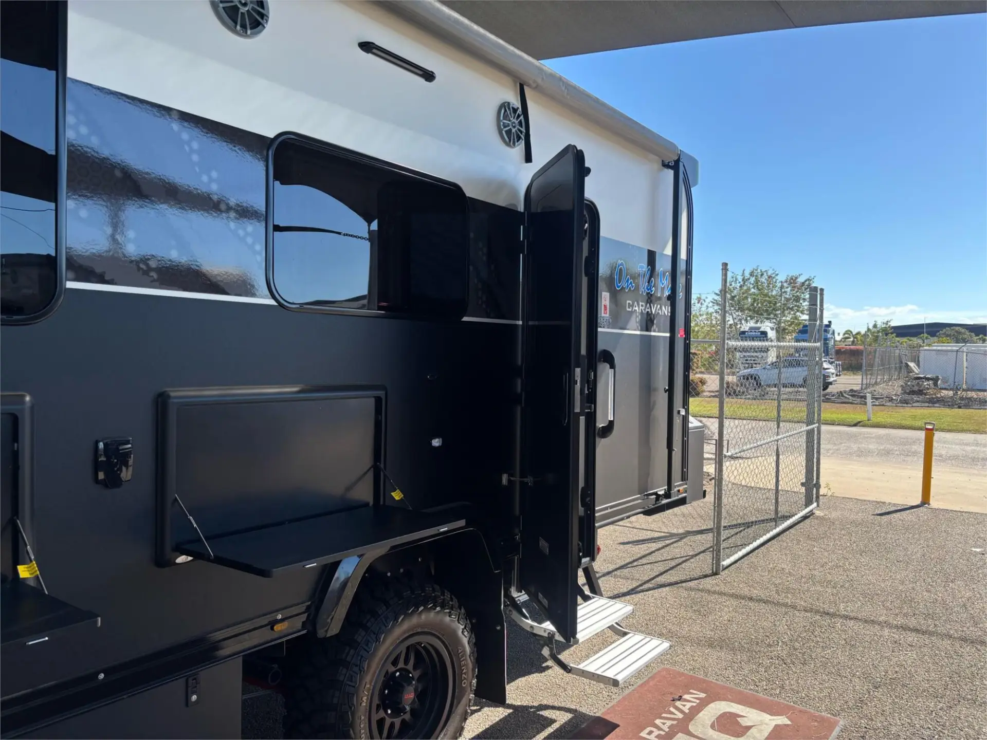 https://media-caravea.syd1.digitaloceanspaces.com/caravans/95EIC21369/exterior-15.webp