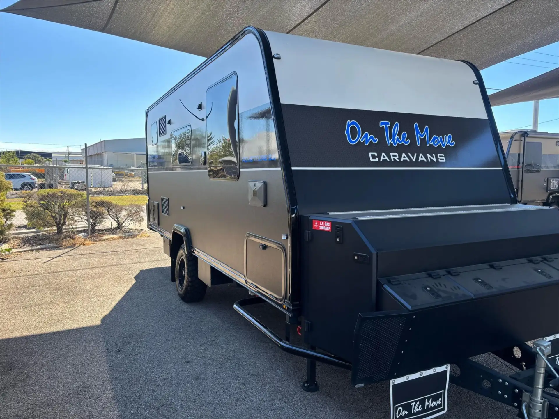 https://media-caravea.syd1.digitaloceanspaces.com/caravans/95EIC21369/exterior-17.webp