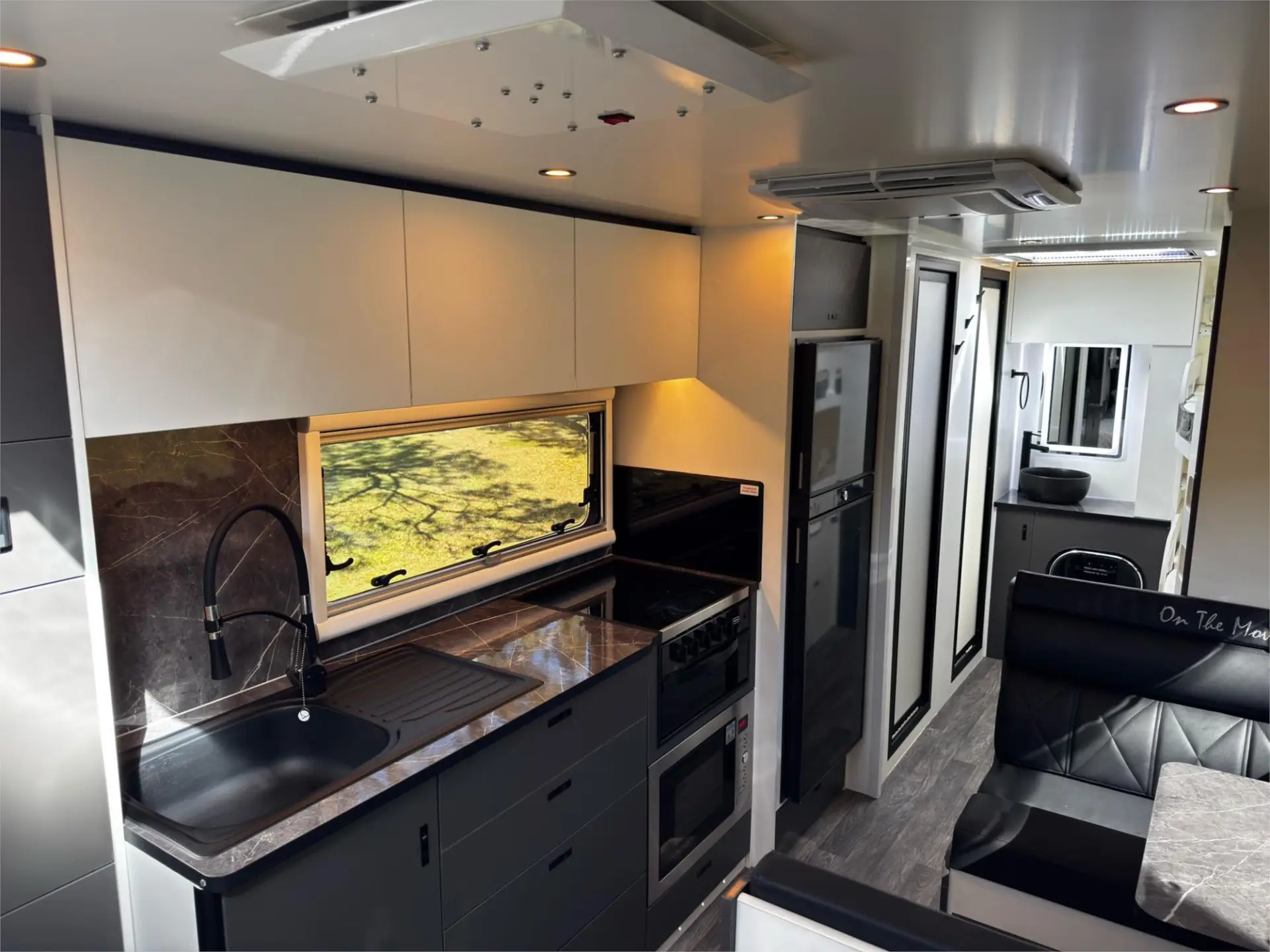https://media-caravea.syd1.digitaloceanspaces.com/caravans/95EIC21480/exterior-1.webp
