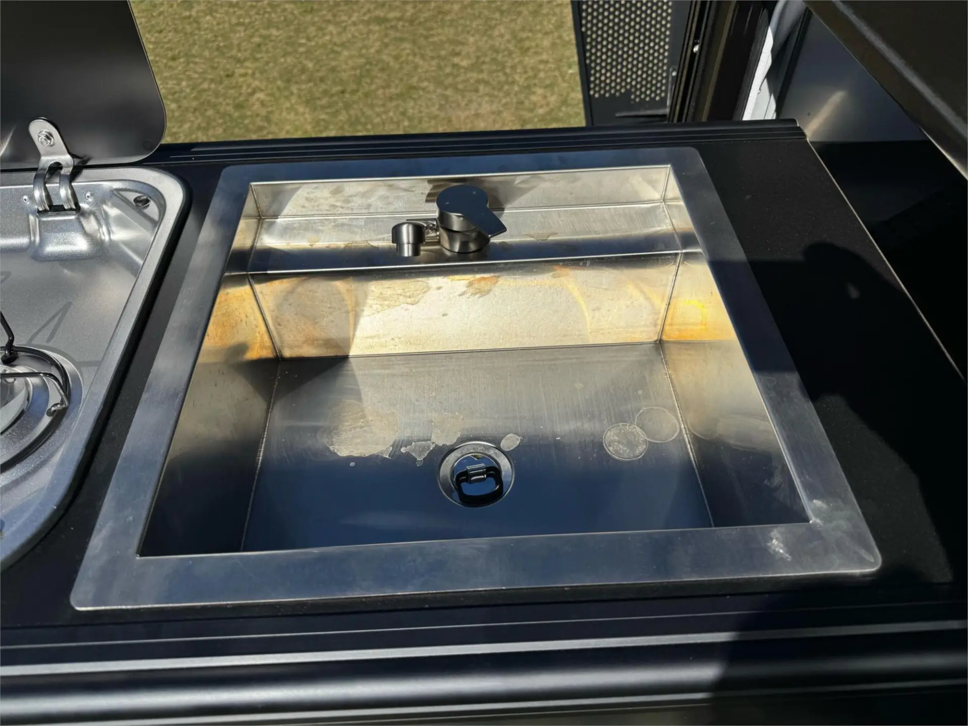 https://media-caravea.syd1.digitaloceanspaces.com/caravans/95EIC21480/exterior-19.webp