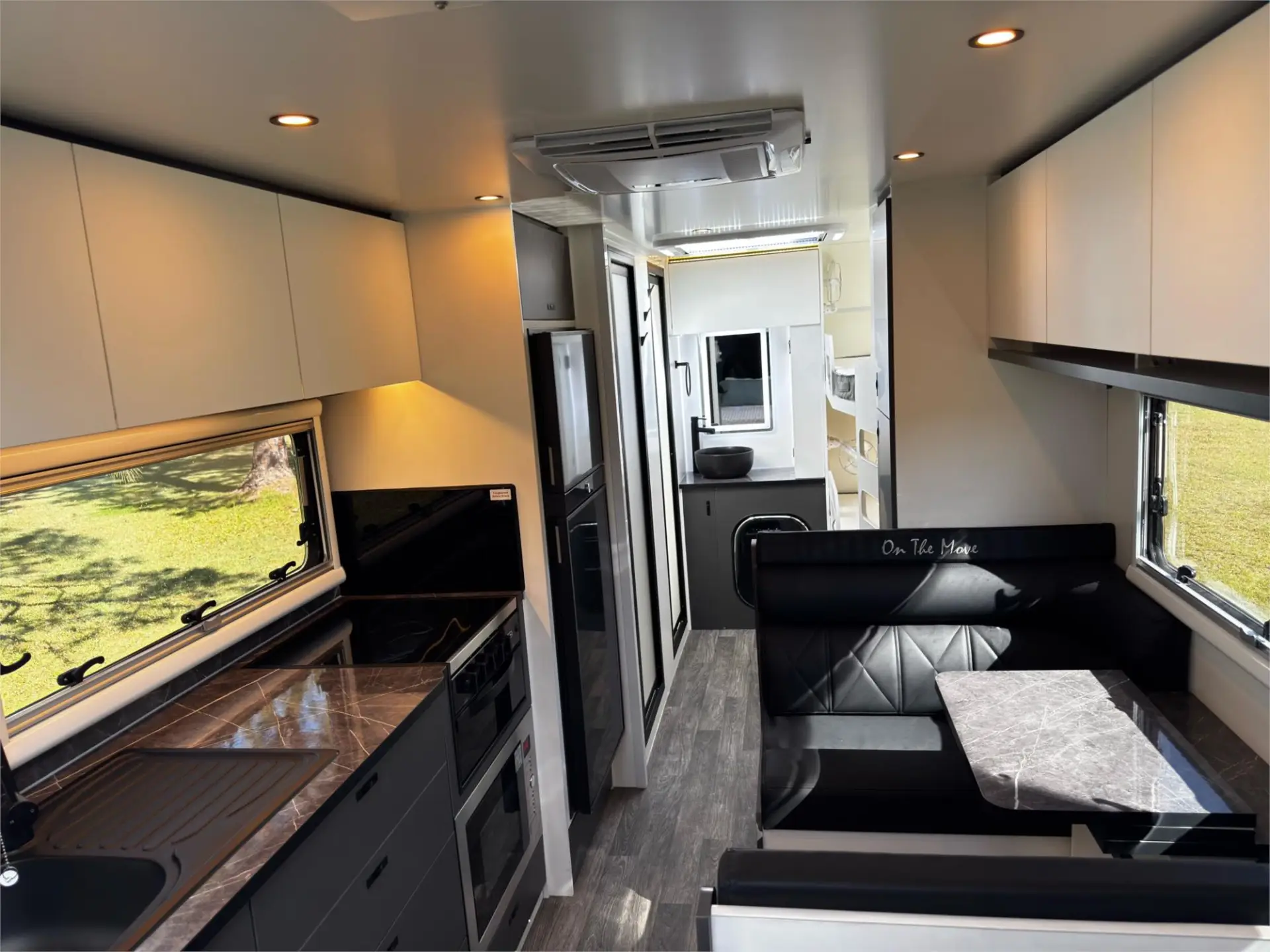 https://media-caravea.syd1.digitaloceanspaces.com/caravans/95EIC21480/exterior-2.webp