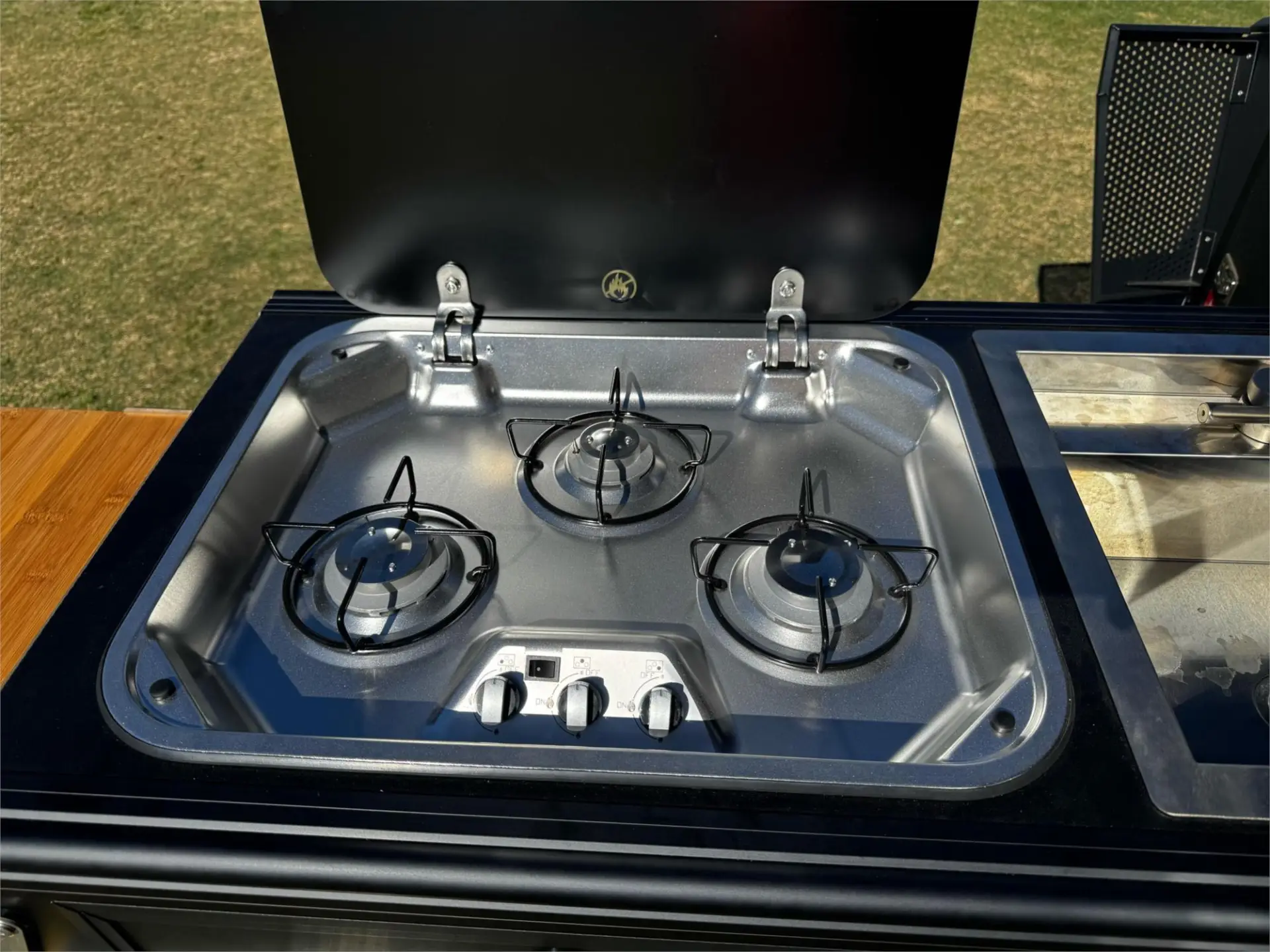 https://media-caravea.syd1.digitaloceanspaces.com/caravans/95EIC21480/exterior-20.webp