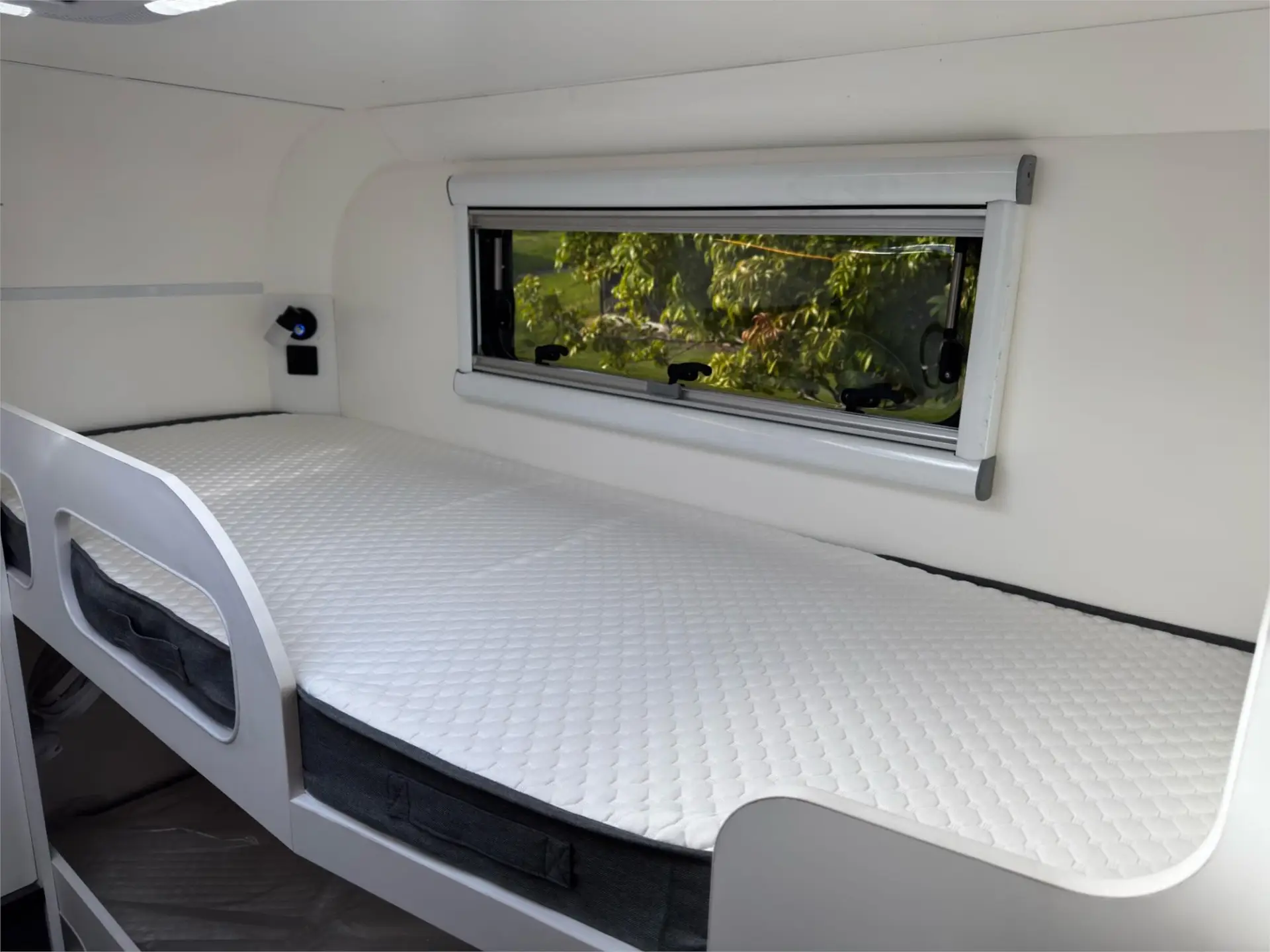 https://media-caravea.syd1.digitaloceanspaces.com/caravans/95EIC21480/exterior-22.webp