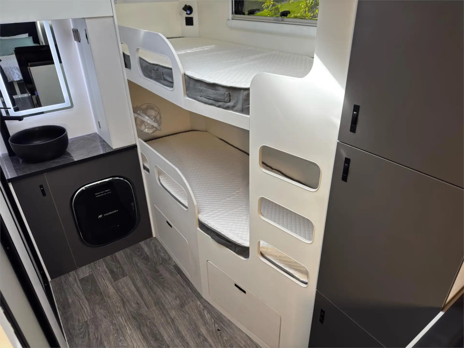 https://media-caravea.syd1.digitaloceanspaces.com/caravans/95EIC21480/exterior-24.webp