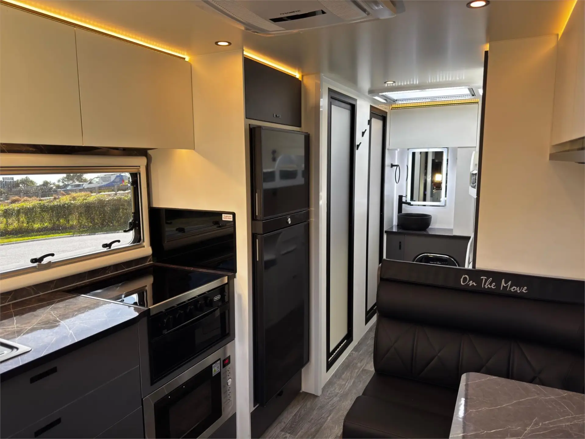 https://media-caravea.syd1.digitaloceanspaces.com/caravans/95EIC21480/exterior-25.webp