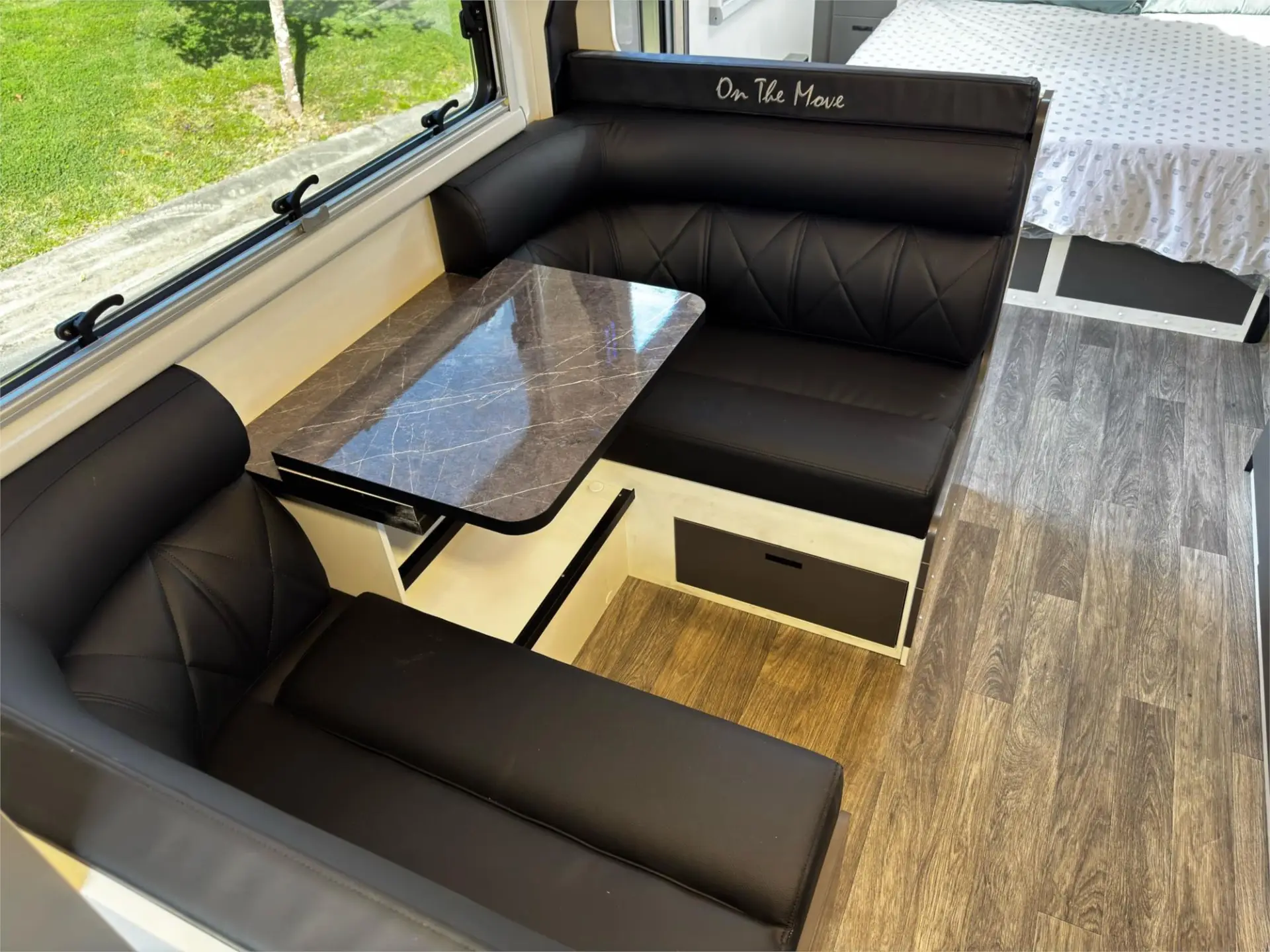 https://media-caravea.syd1.digitaloceanspaces.com/caravans/95EIC21480/exterior-26.webp