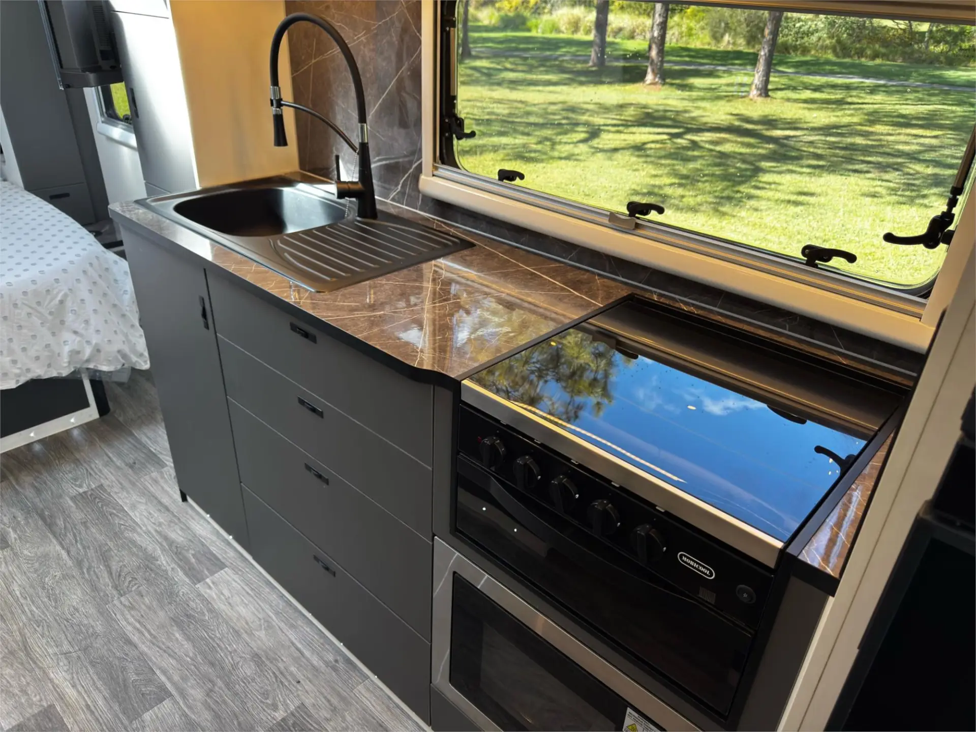 https://media-caravea.syd1.digitaloceanspaces.com/caravans/95EIC21480/exterior-4.webp