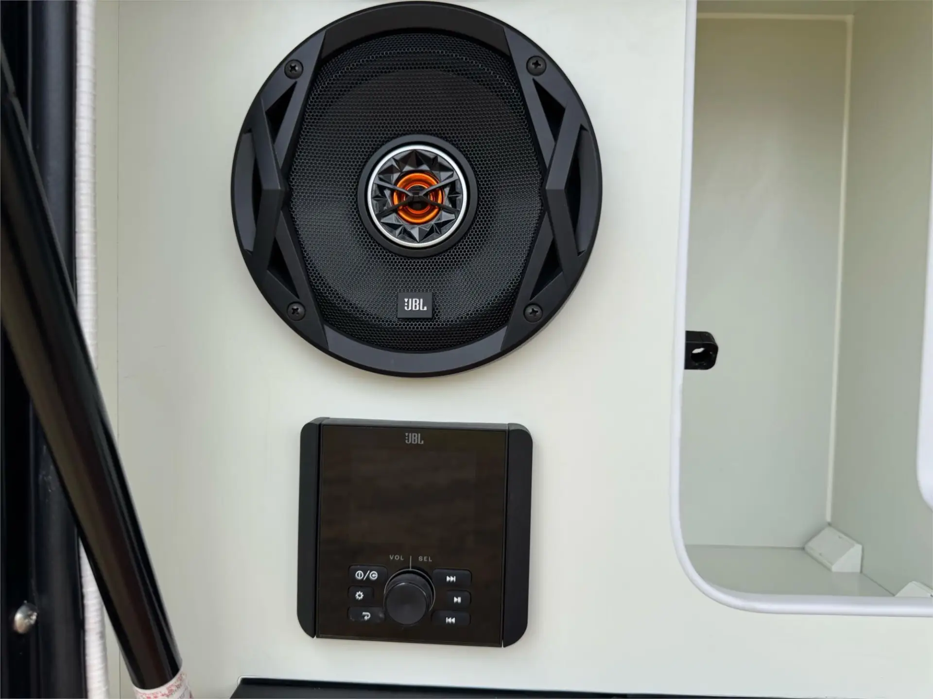 https://media-caravea.syd1.digitaloceanspaces.com/caravans/95EIC21753/exterior-15.webp