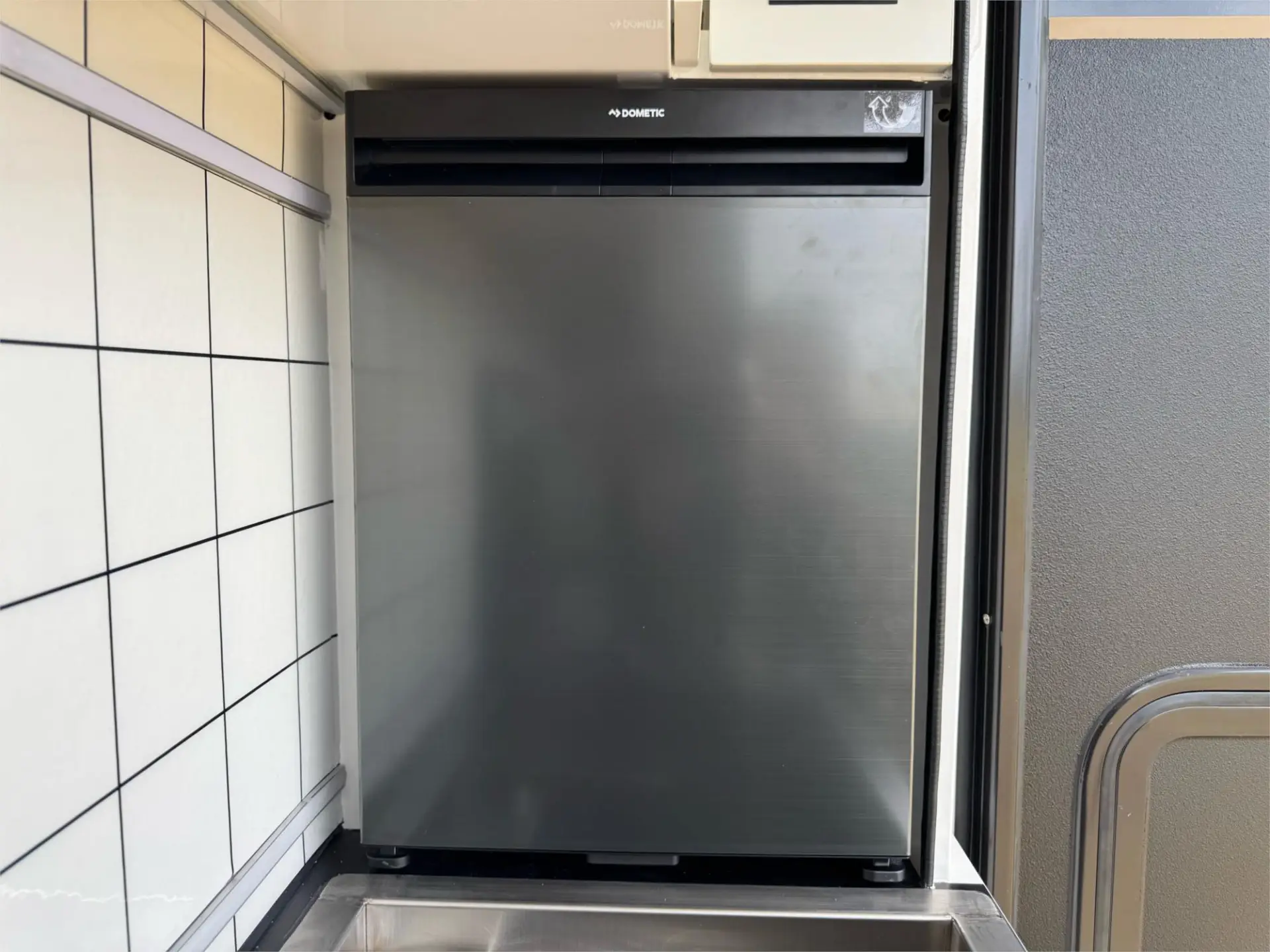 https://media-caravea.syd1.digitaloceanspaces.com/caravans/95EIC21753/exterior-19.webp