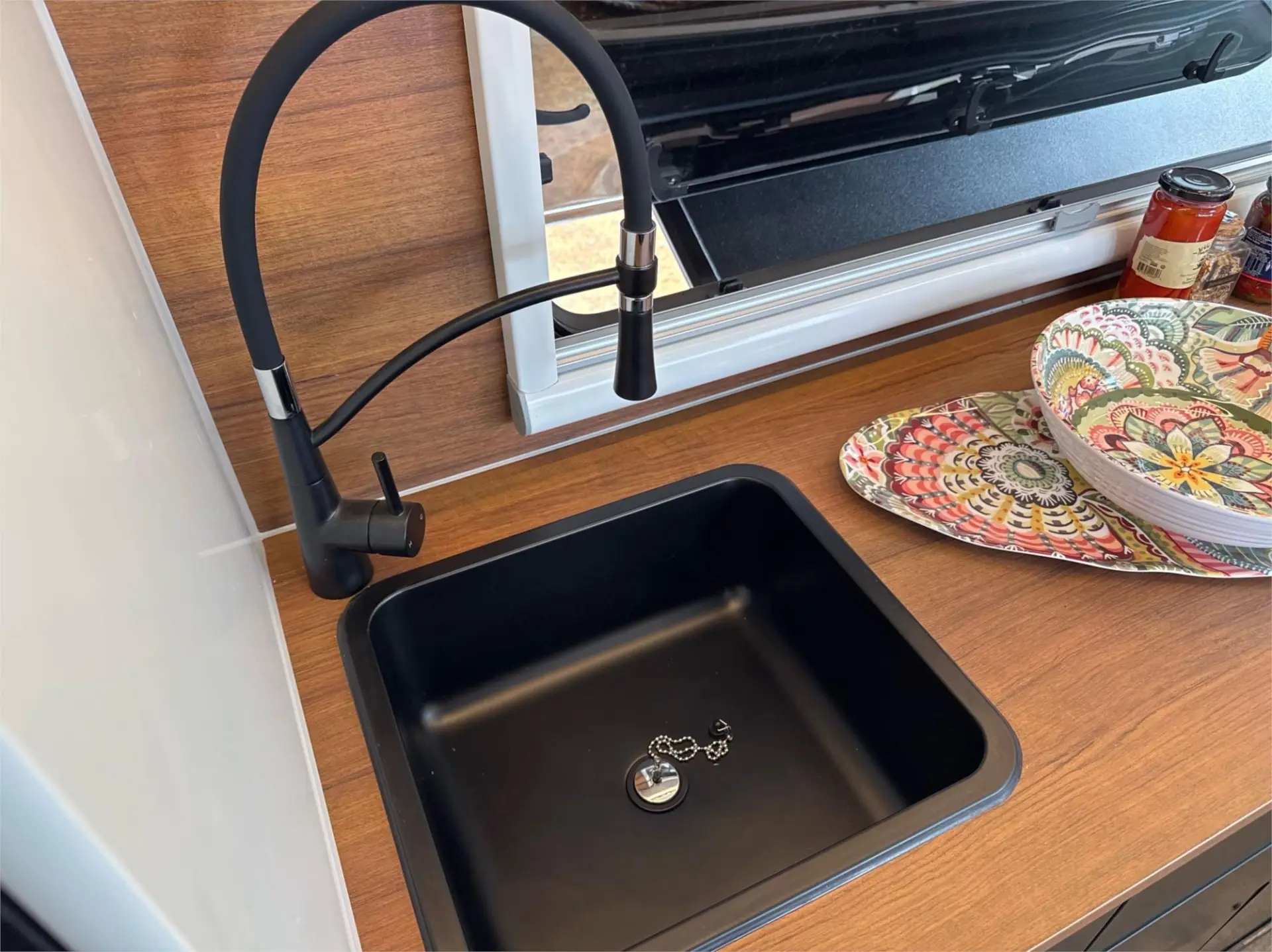 https://media-caravea.syd1.digitaloceanspaces.com/caravans/95EIC21753/exterior-2.webp