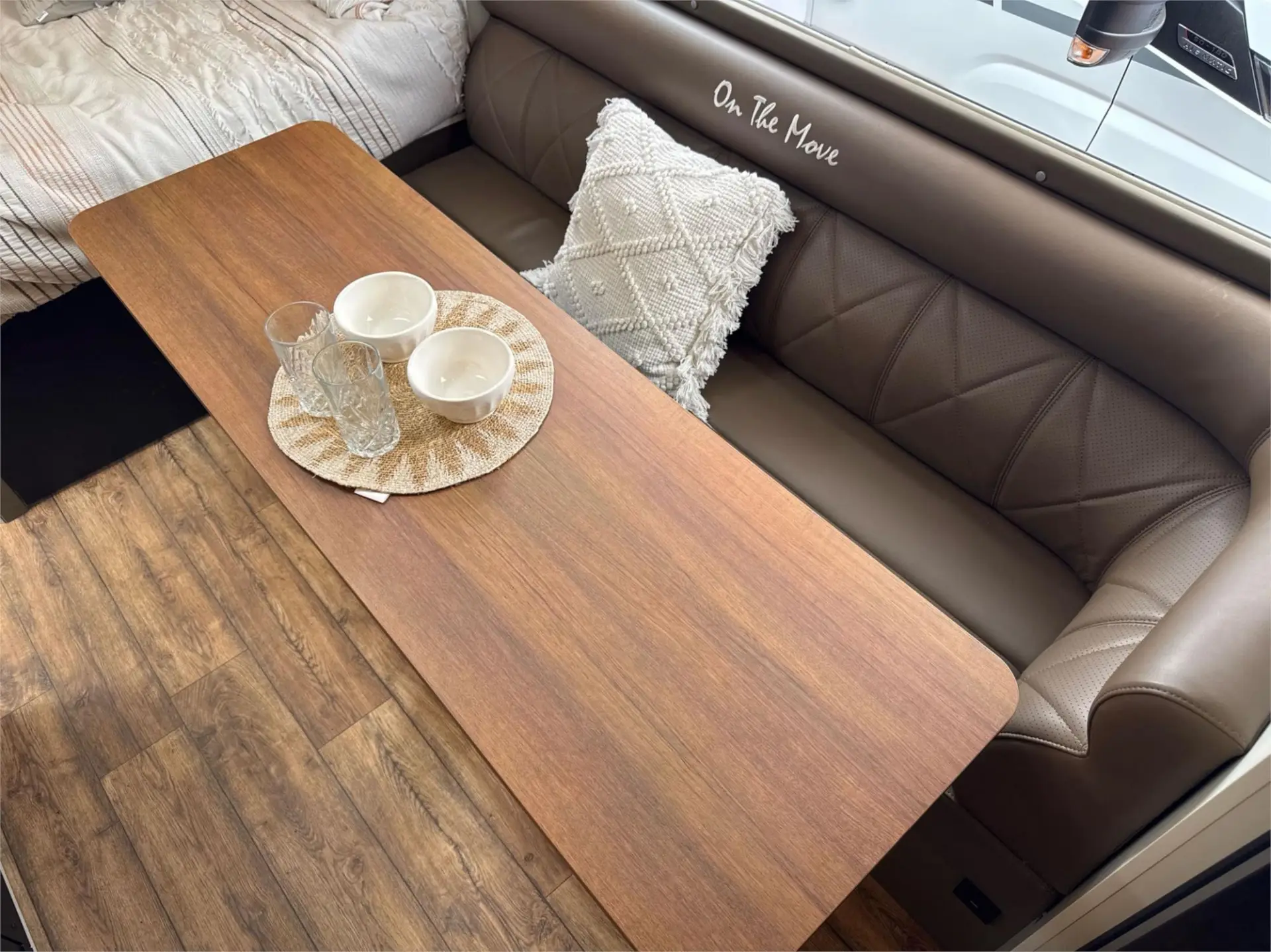 https://media-caravea.syd1.digitaloceanspaces.com/caravans/95EIC21753/exterior-33.webp
