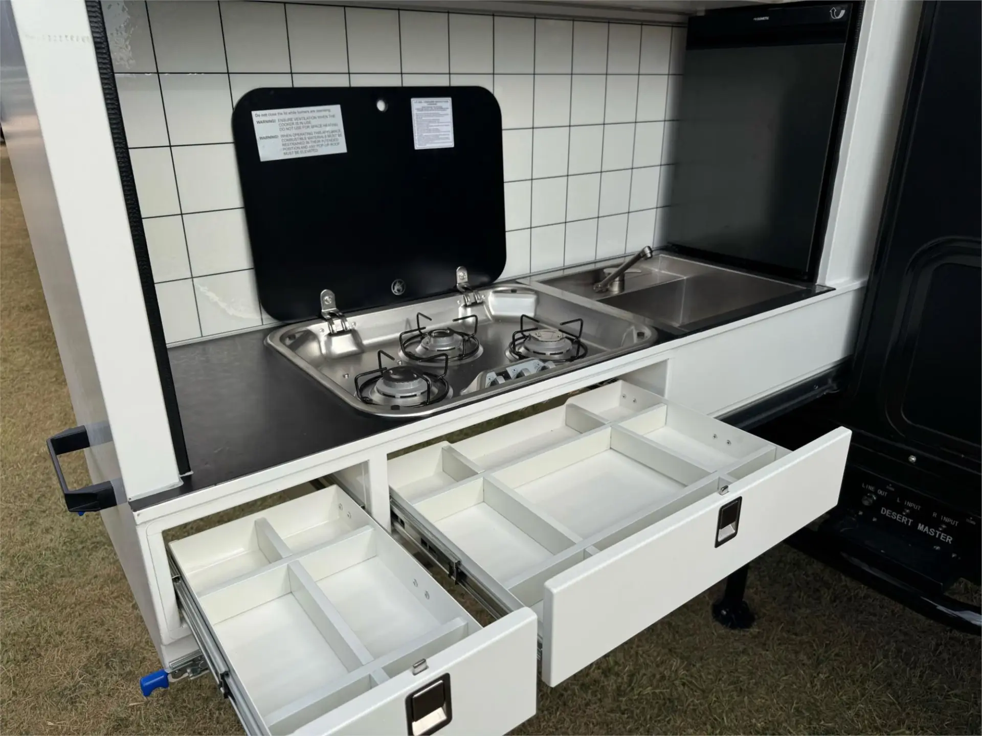https://media-caravea.syd1.digitaloceanspaces.com/caravans/95EIC21753/exterior-41.webp