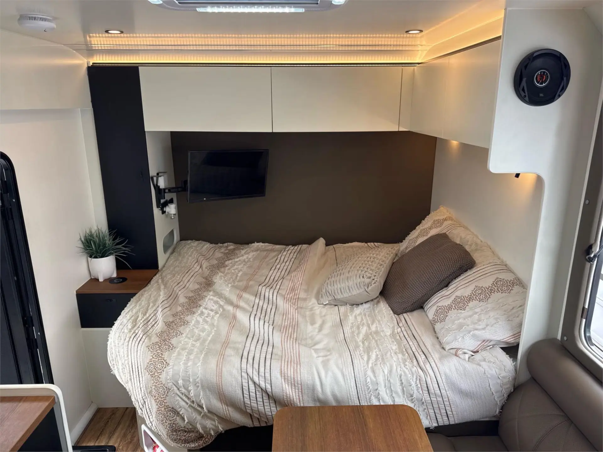 https://media-caravea.syd1.digitaloceanspaces.com/caravans/95EIC21753/exterior-44.webp