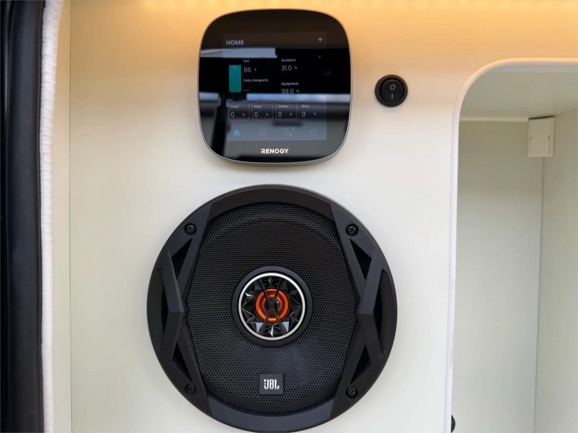 https://media-caravea.syd1.digitaloceanspaces.com/caravans/95EIC21753/exterior-45.webp