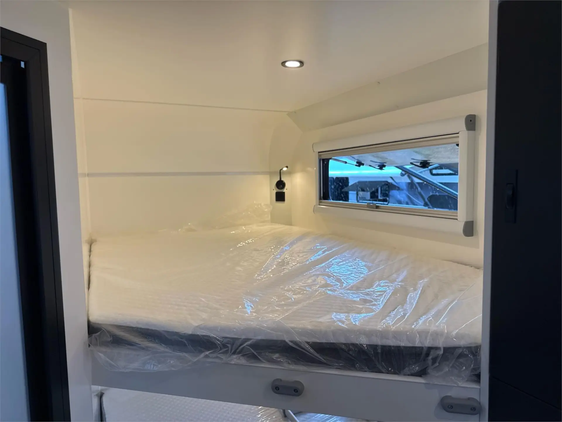 https://media-caravea.syd1.digitaloceanspaces.com/caravans/95EIC21753/exterior-49.webp