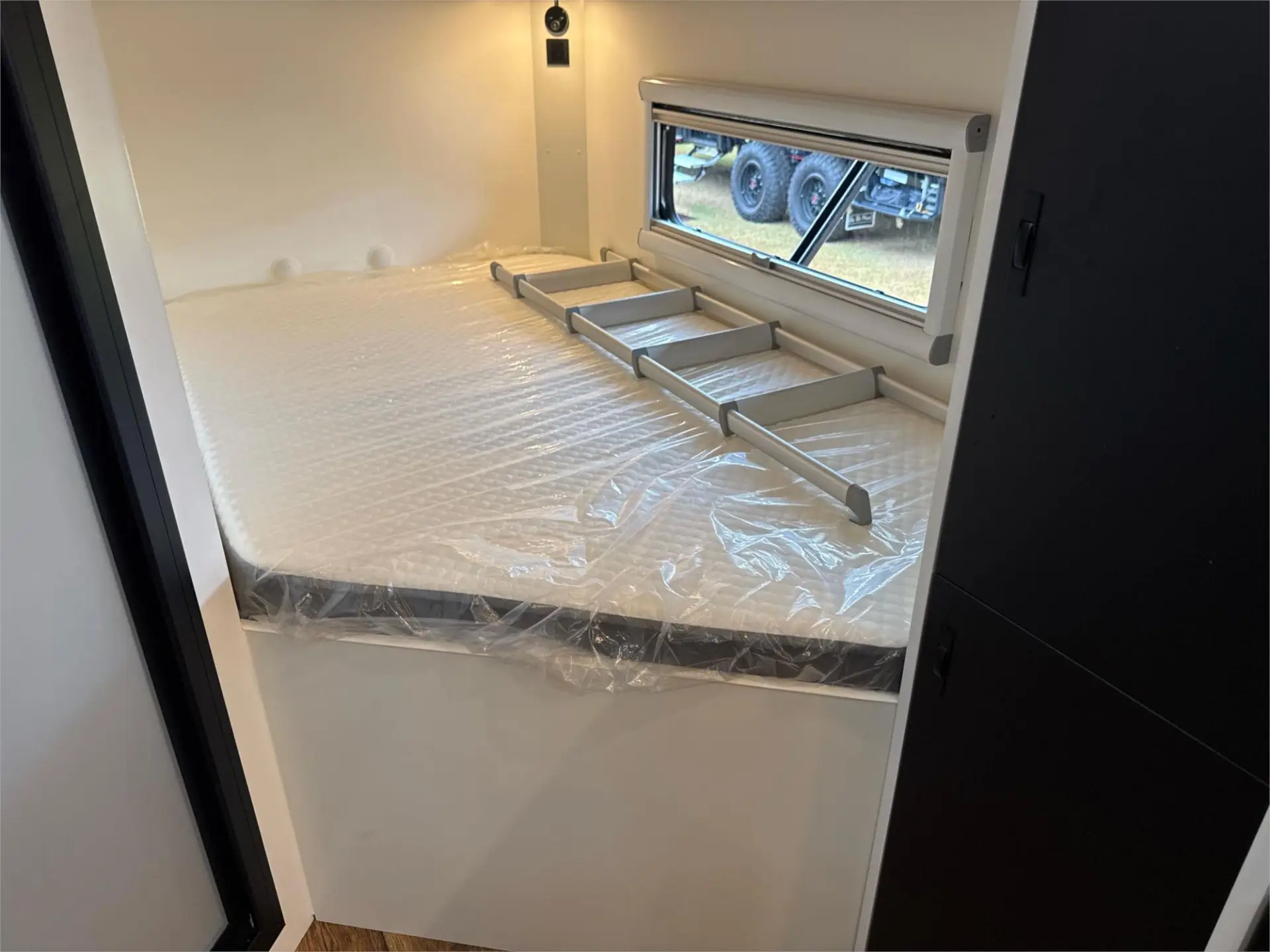 https://media-caravea.syd1.digitaloceanspaces.com/caravans/95EIC21753/exterior-50.webp