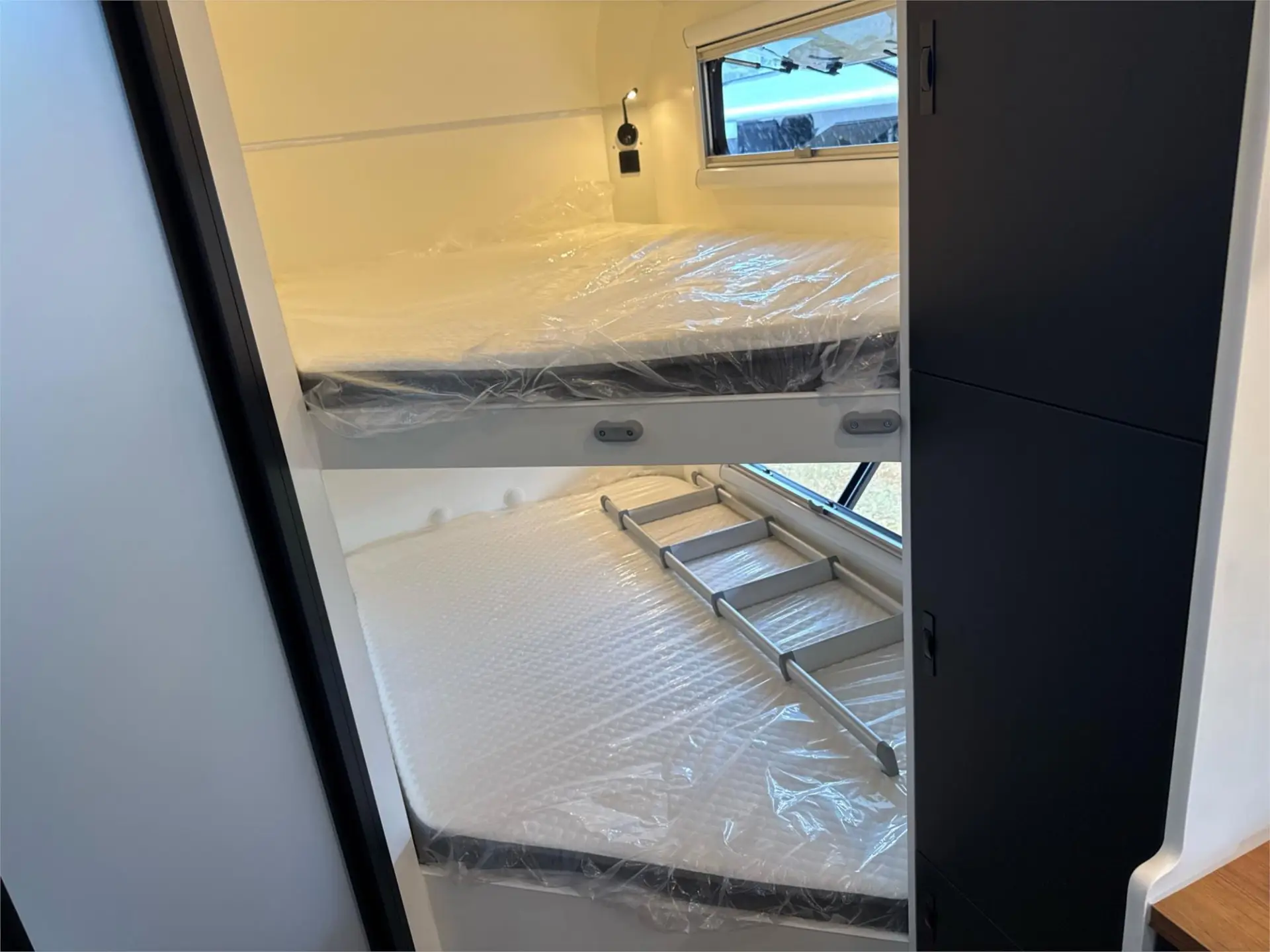 https://media-caravea.syd1.digitaloceanspaces.com/caravans/95EIC21753/exterior-51.webp