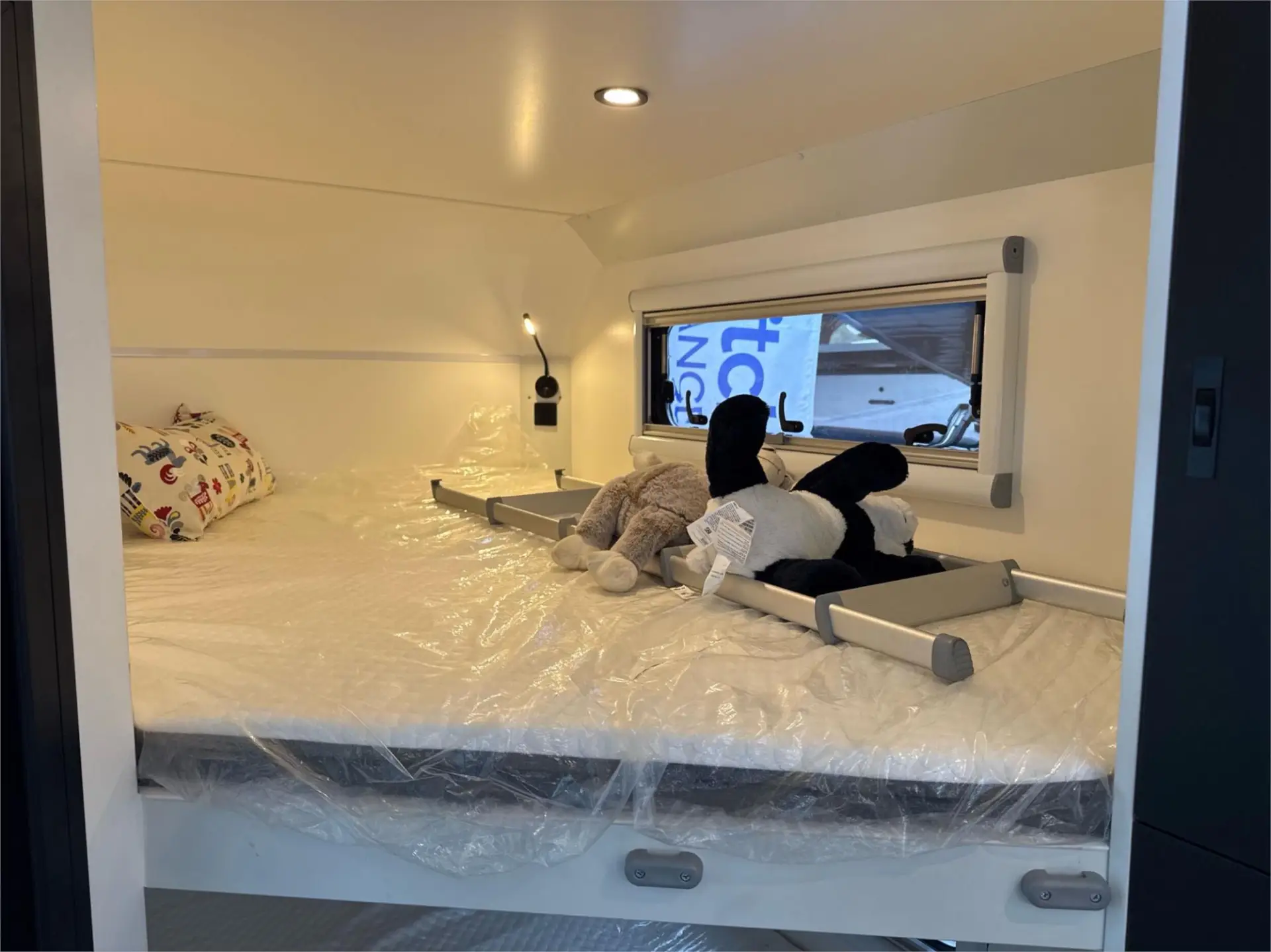 https://media-caravea.syd1.digitaloceanspaces.com/caravans/95EIC21753/exterior-55.webp
