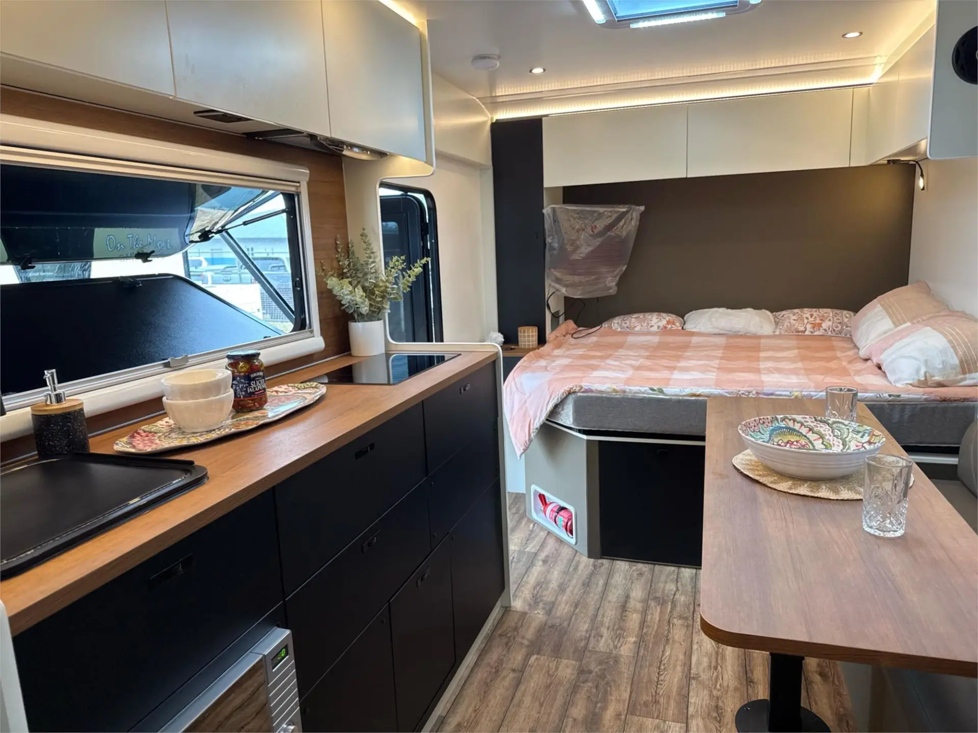 https://media-caravea.syd1.digitaloceanspaces.com/caravans/95EIC21753/exterior-56.webp