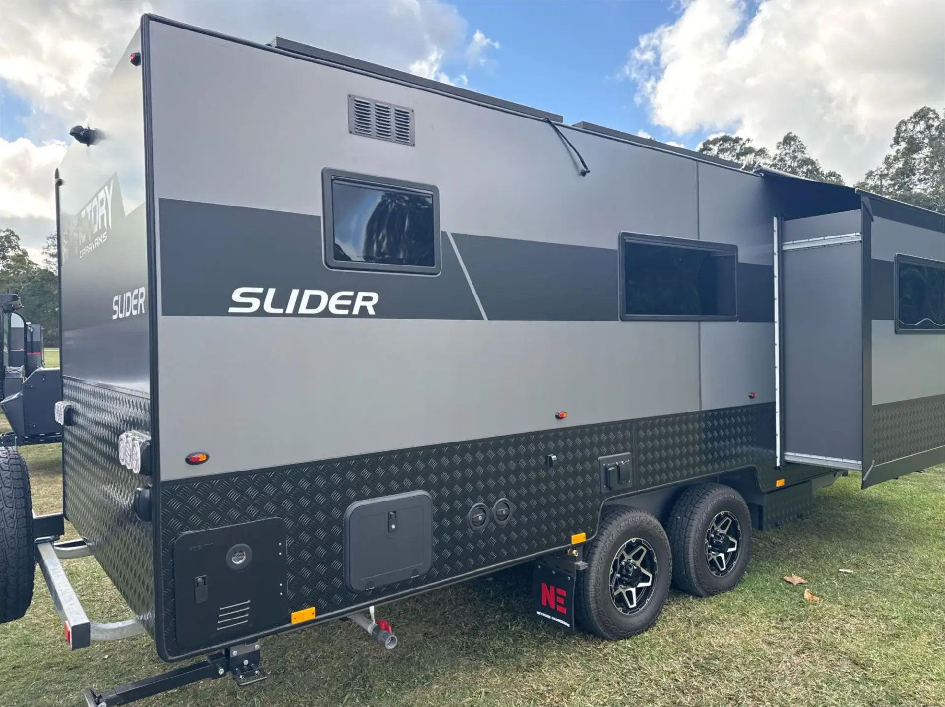 https://media-caravea.syd1.digitaloceanspaces.com/caravans/95EIC21892/exterior-10.webp