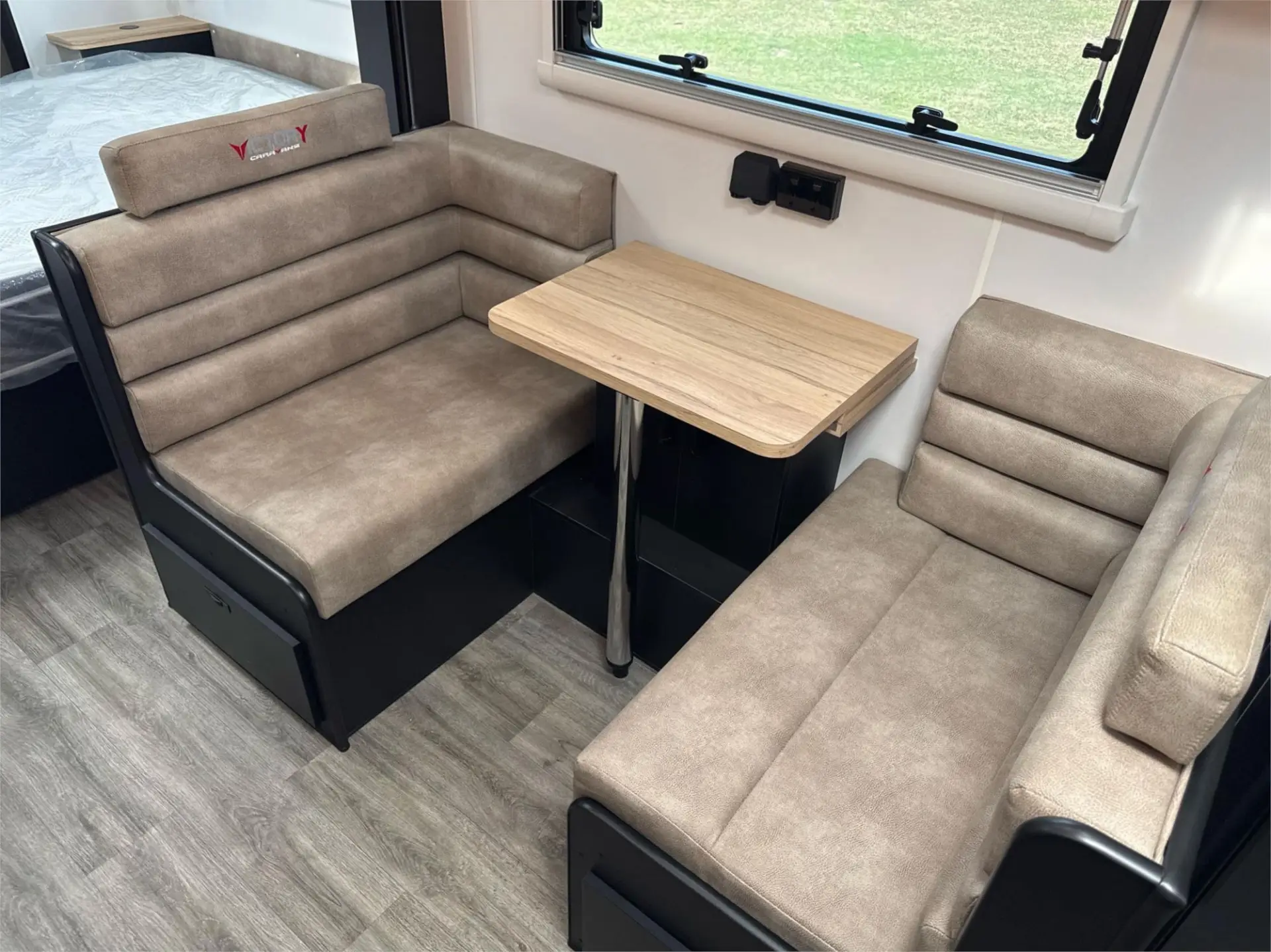 https://media-caravea.syd1.digitaloceanspaces.com/caravans/95EIC21892/exterior-13.webp