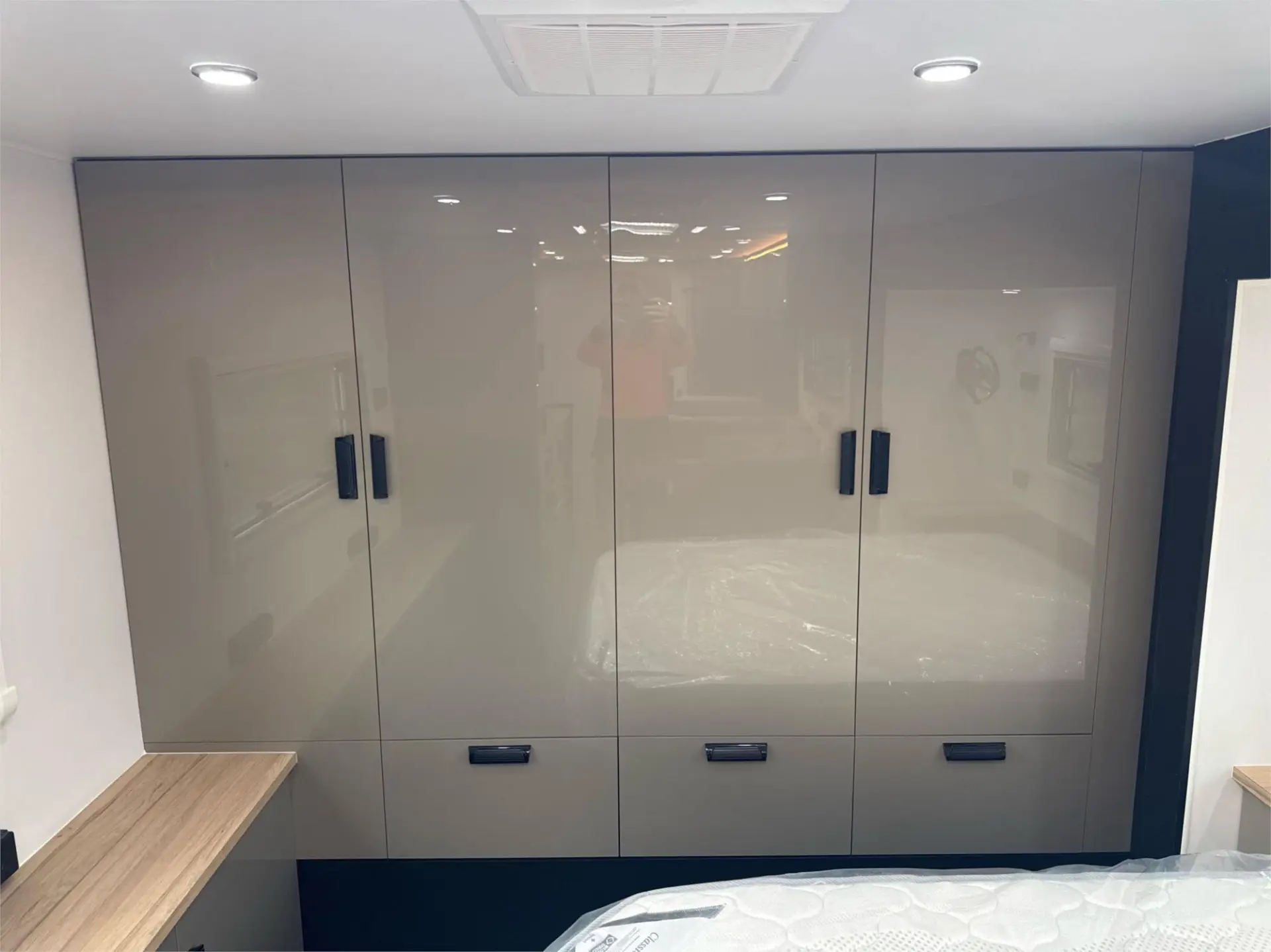 https://media-caravea.syd1.digitaloceanspaces.com/caravans/95EIC21892/exterior-16.webp